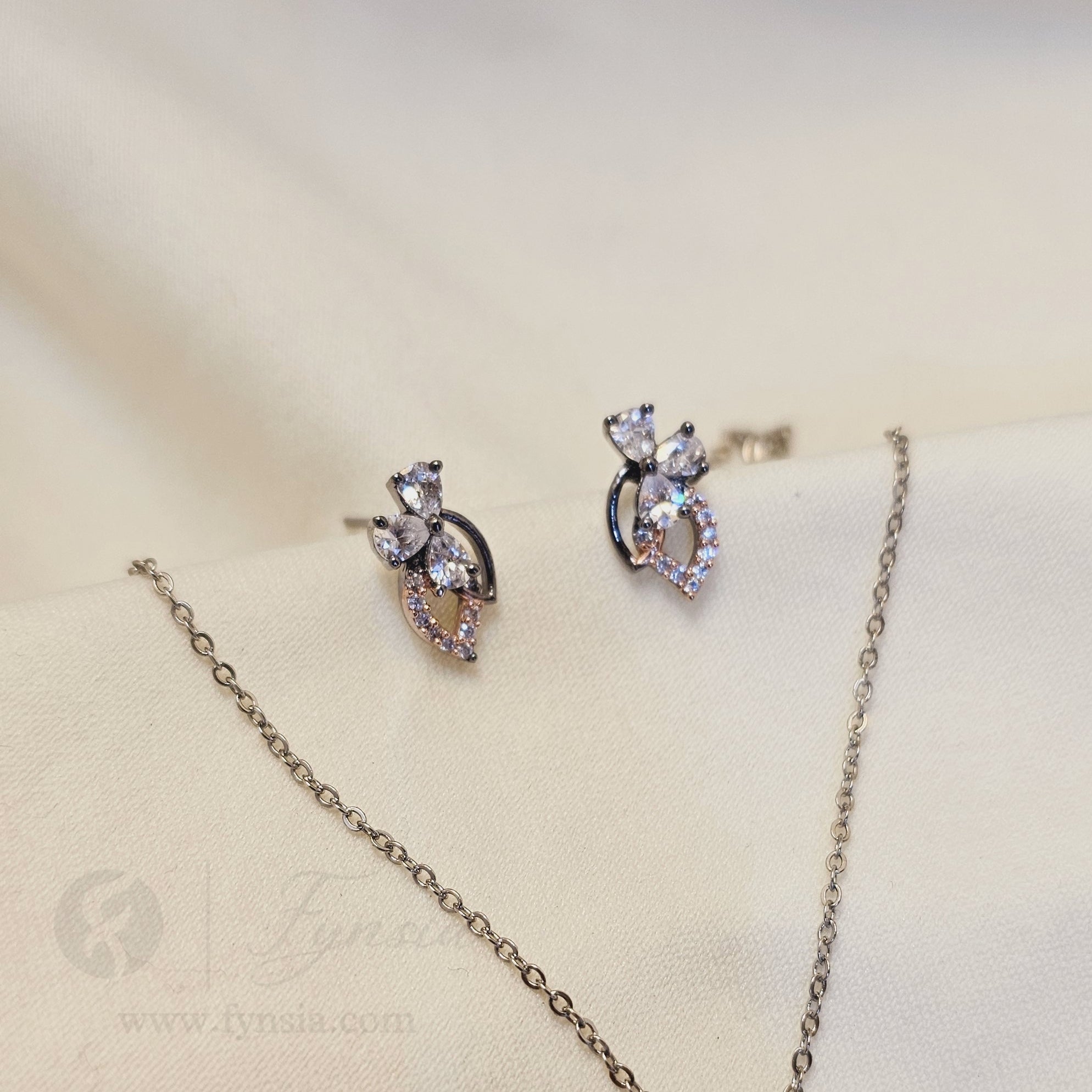 SALE ANTI-TARNISH PENDANT SET - 47 | Fynsia