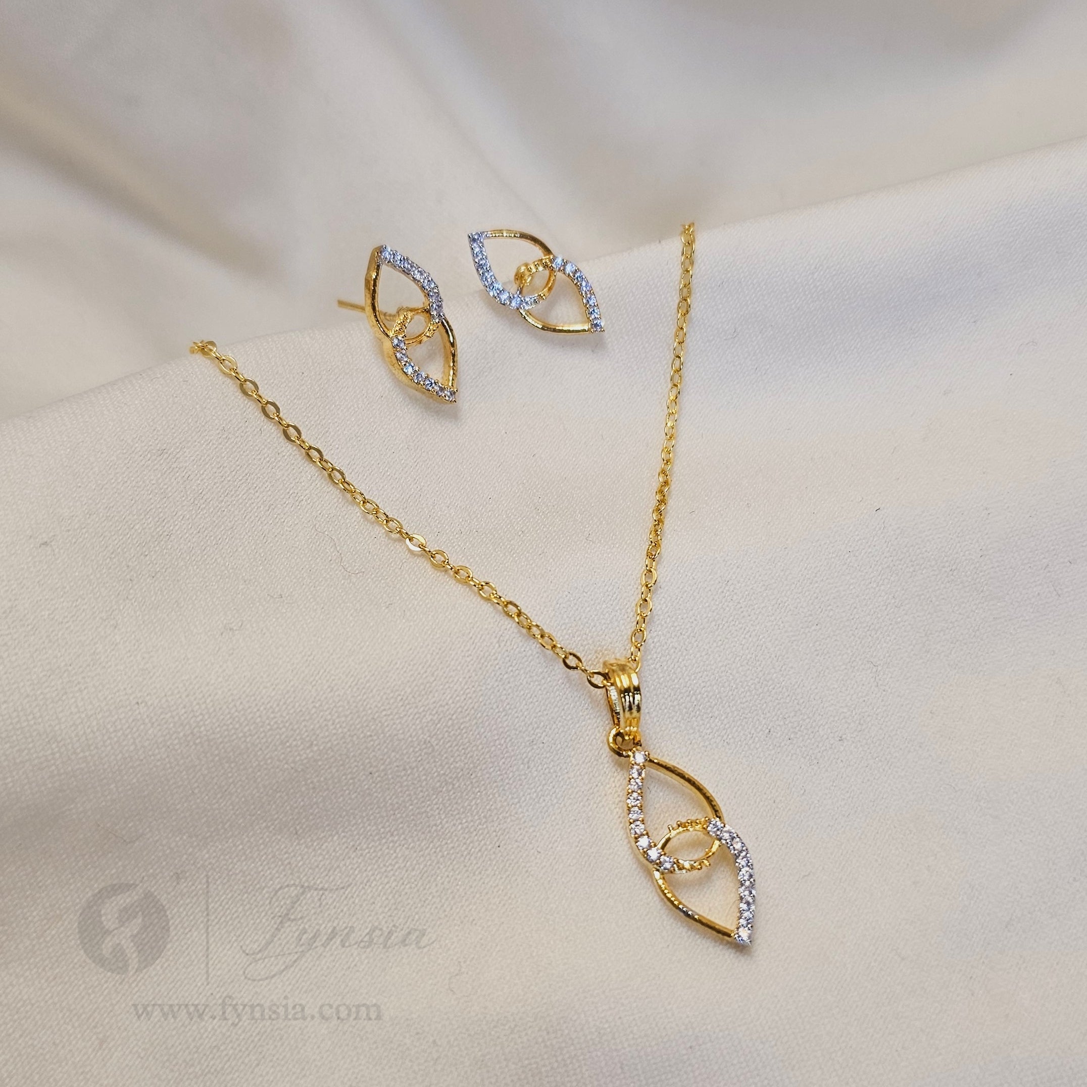 SALE ANTI-TARNISH PENDANT SET - 15 | Fynsia
