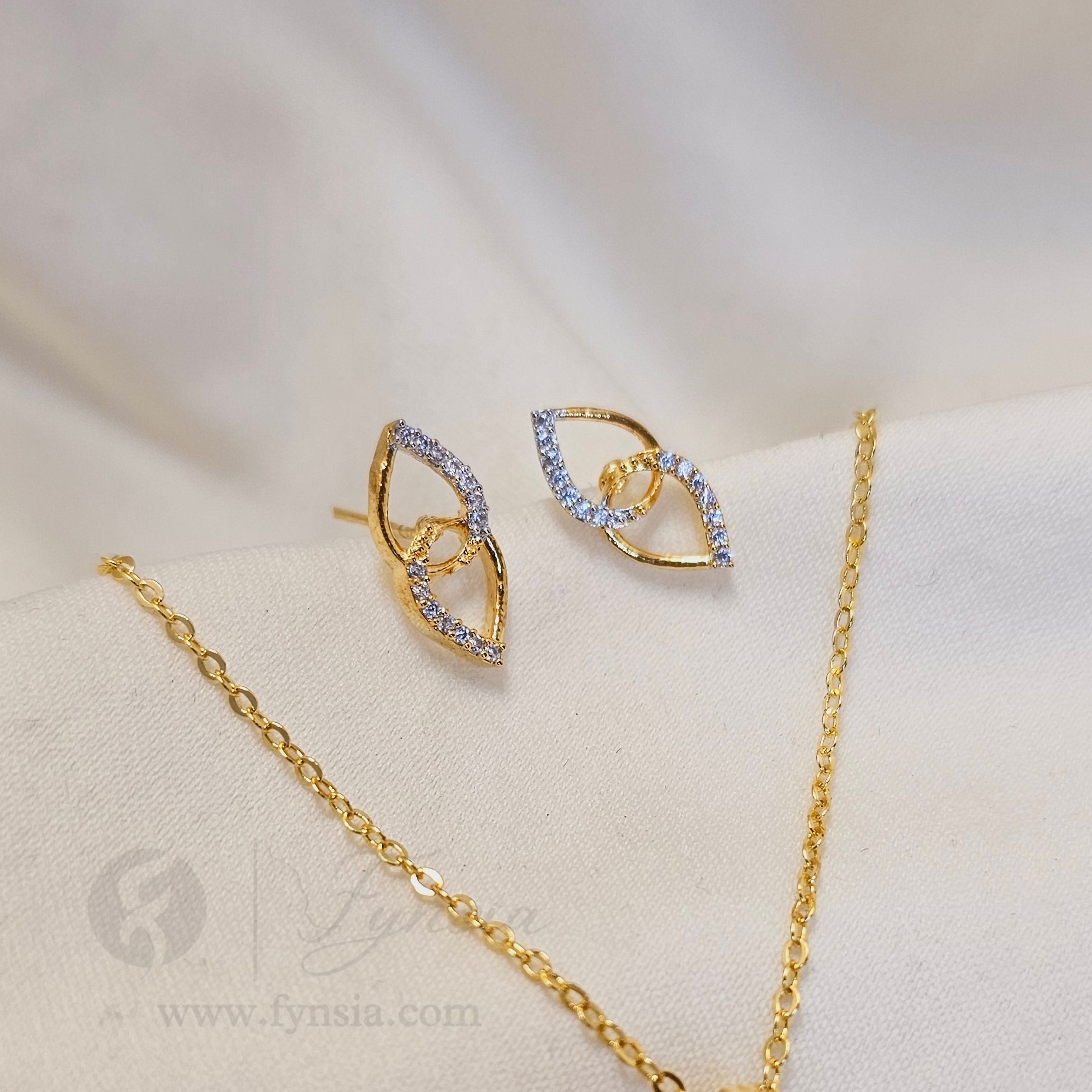 SALE ANTI-TARNISH PENDANT SET - 15 | Fynsia