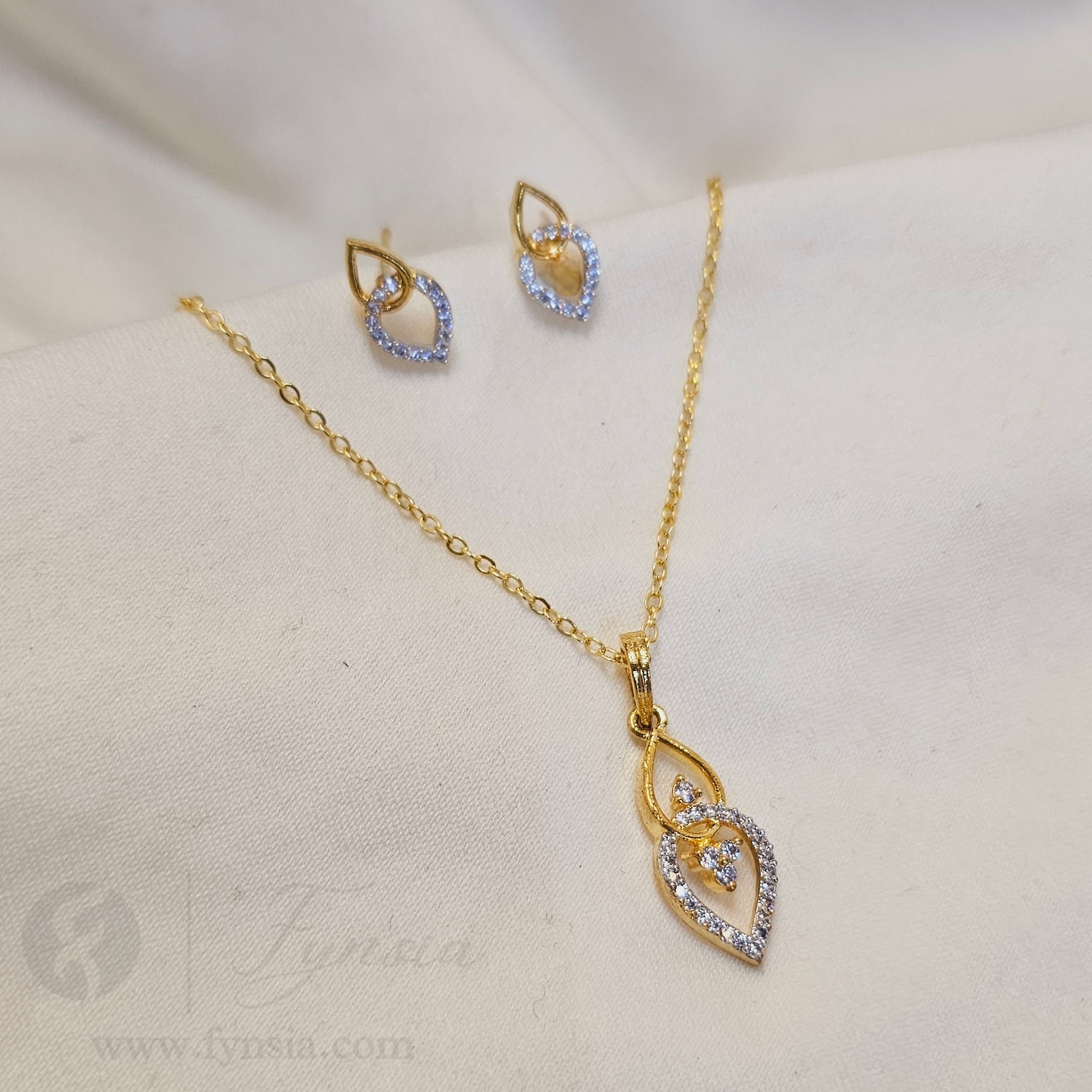 SALE ANTI-TARNISH PENDANT SET - 117 | Fynsia