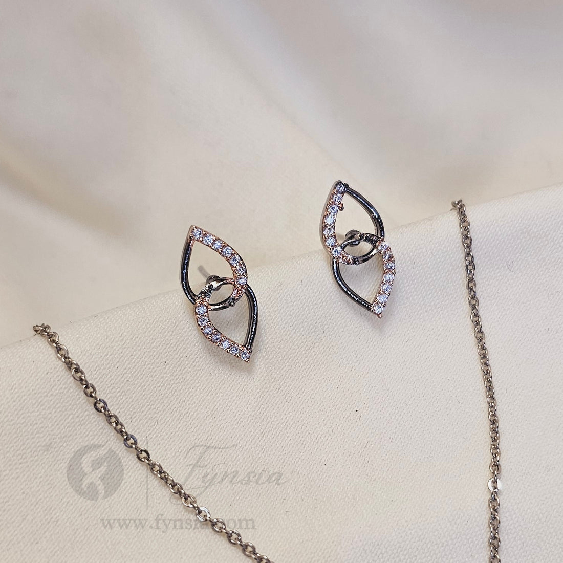 SALE ANTI-TARNISH PENDANT SET - 113 | Fynsia