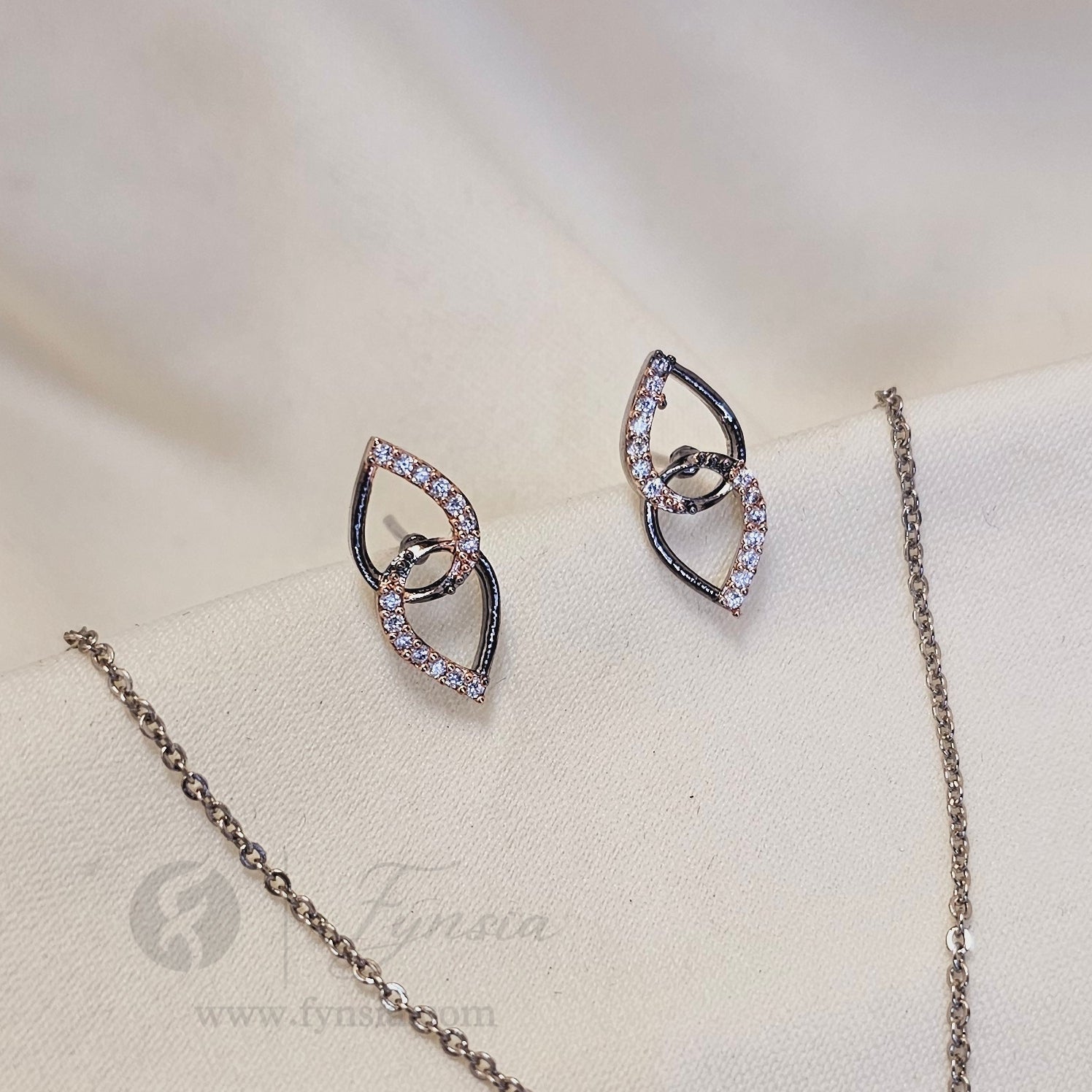SALE ANTI-TARNISH PENDANT SET - 113 | Fynsia