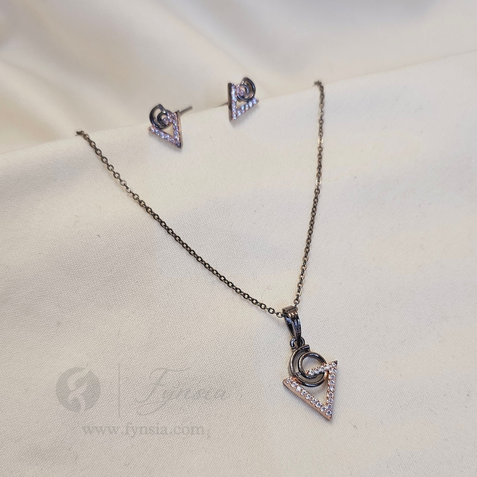 SALE ANTI-TARNISH PENDANT SET - 11 | Fynsia