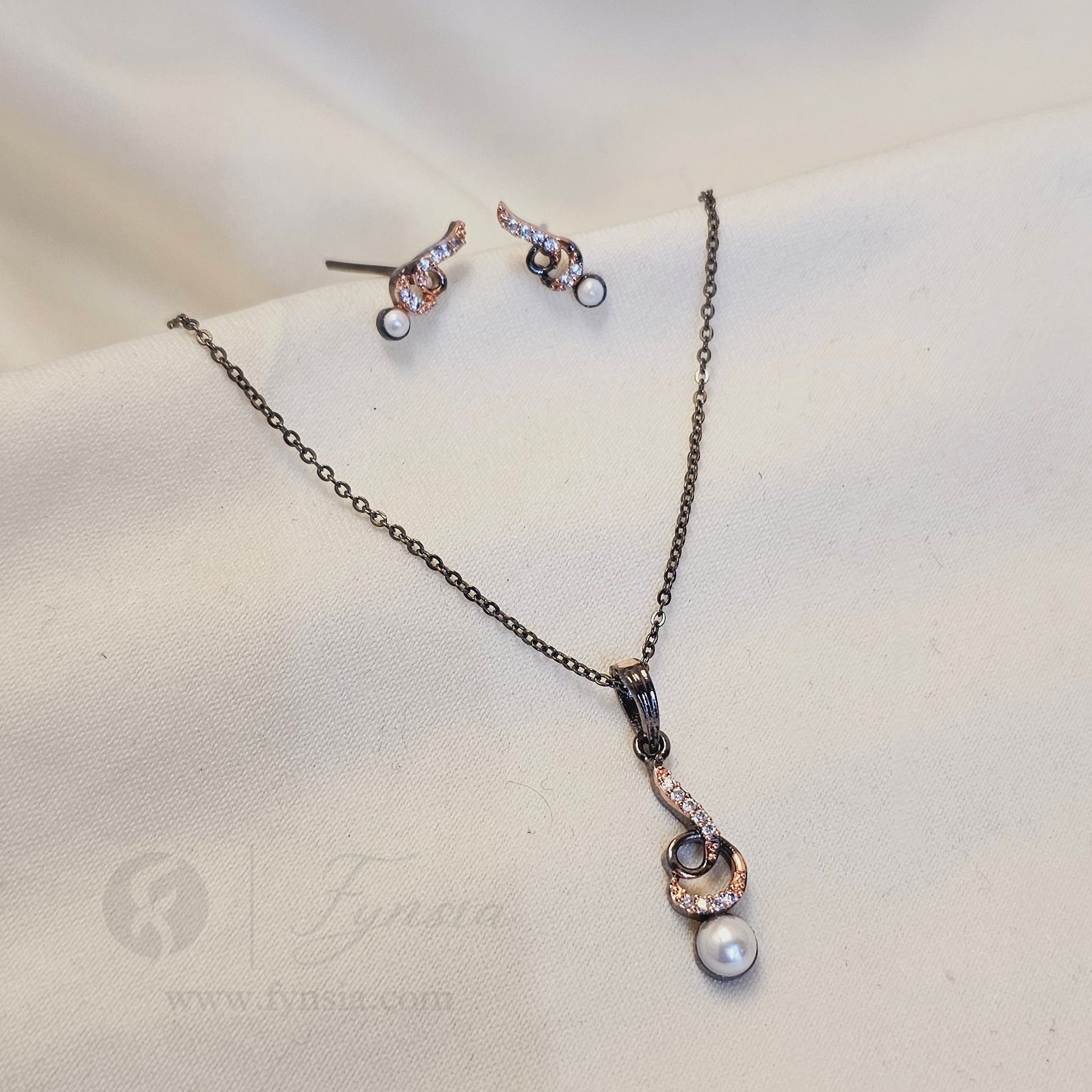 SALE ANTI-TARNISH PENDANT SET - 10 | Fynsia