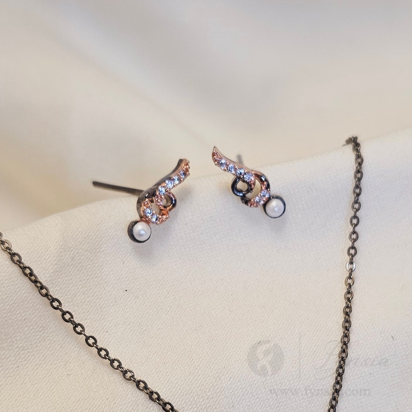 SALE ANTI-TARNISH PENDANT SET - 10 | Fynsia