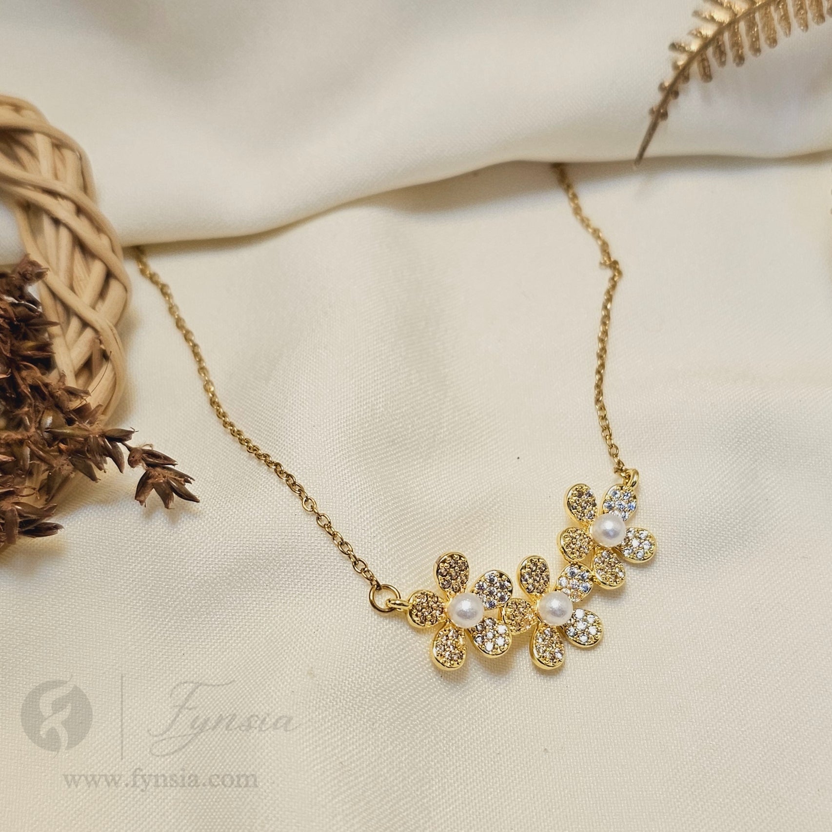 Aurelia Neckchain – 18K Gold Tone Stainless Steel | Fynsia