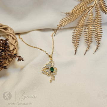 Emerald Crescent Neckchain – 18K Gold Tone Stainless Steel | Fynsia