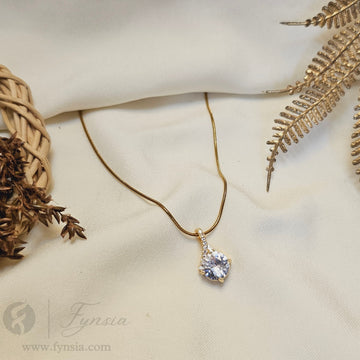 Eira drop Neckchain – 18K Gold Tone Stainless Steel | Fynsia