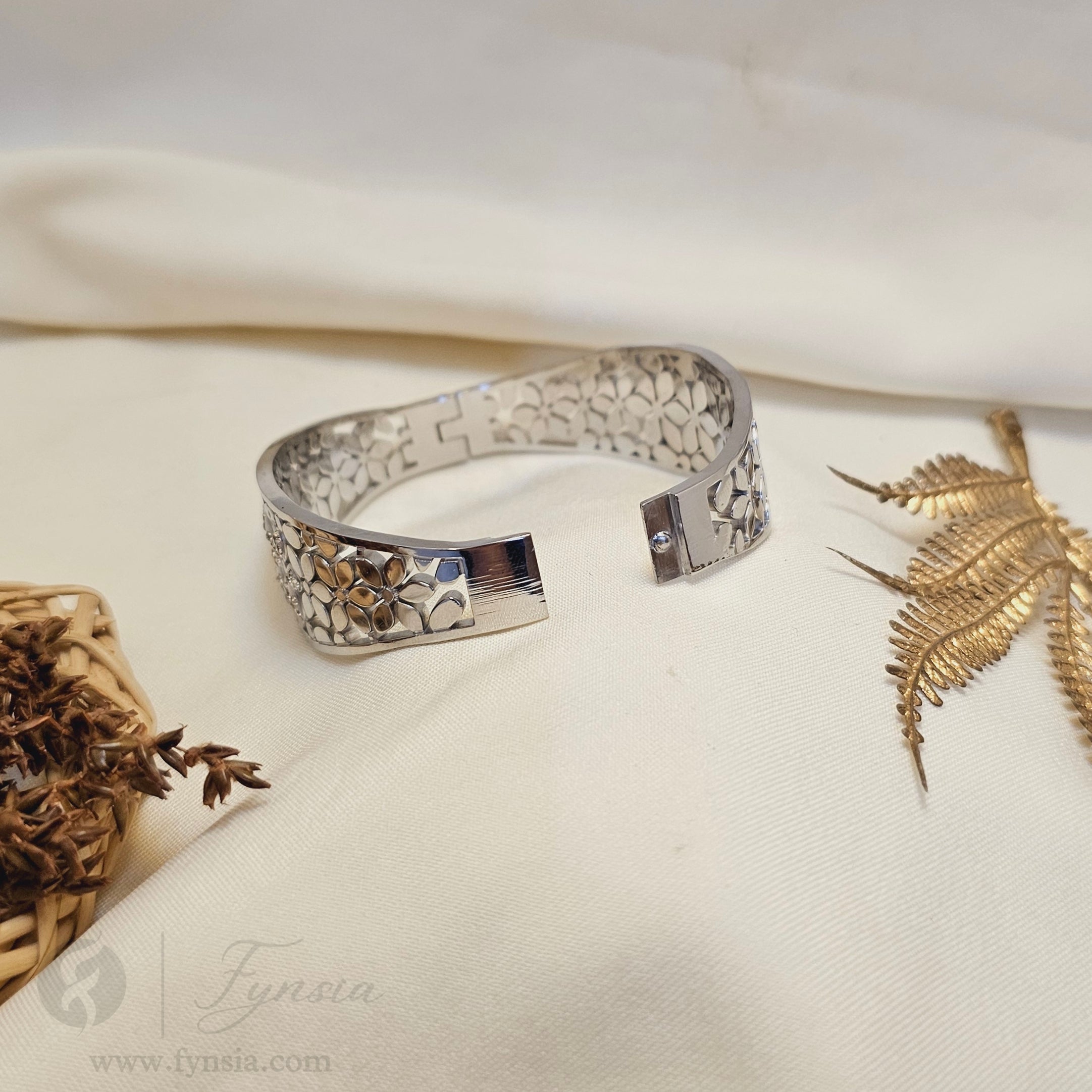 Viora Anti Tarnish Kada – Stainless Steel Bracelet | Fynsia