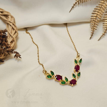 Alora Neckchain – 18K Gold Tone Stainless Steel | Fynsia