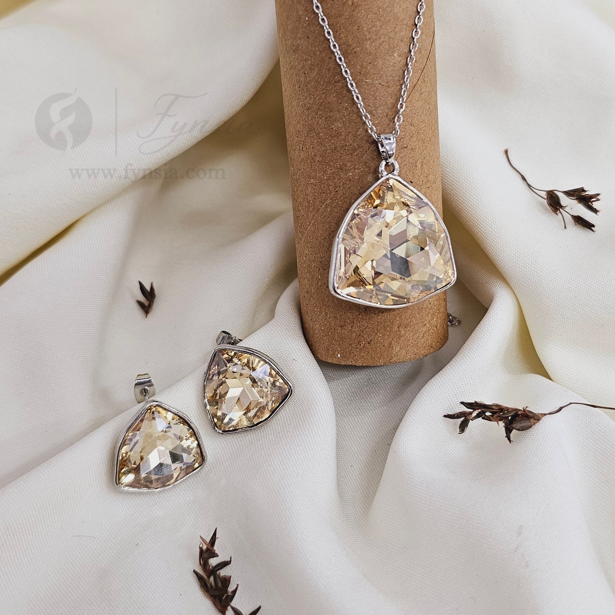 Mulan Zirconia Silver ceramic Tone Pendant Chain Set With Earrings | Fynsia