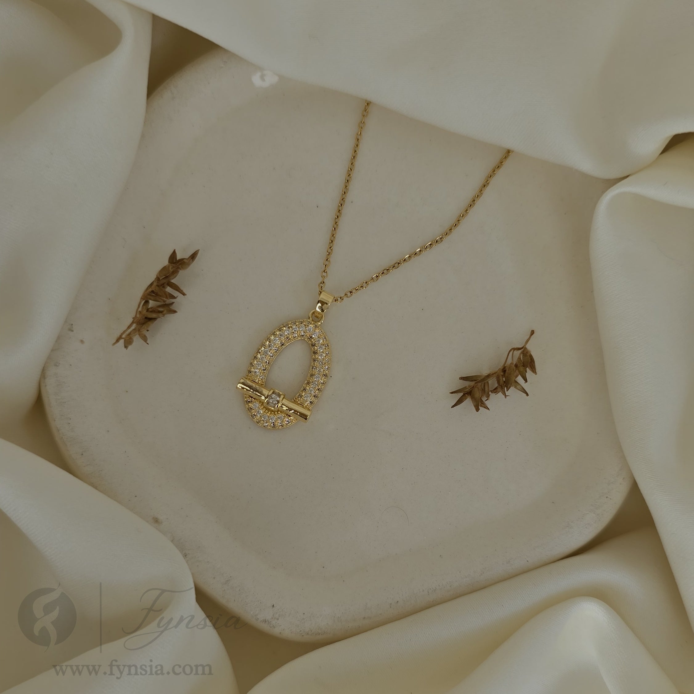 Omega's  Neckchain – 18K Gold Tone Stainless Steel | Fynsia