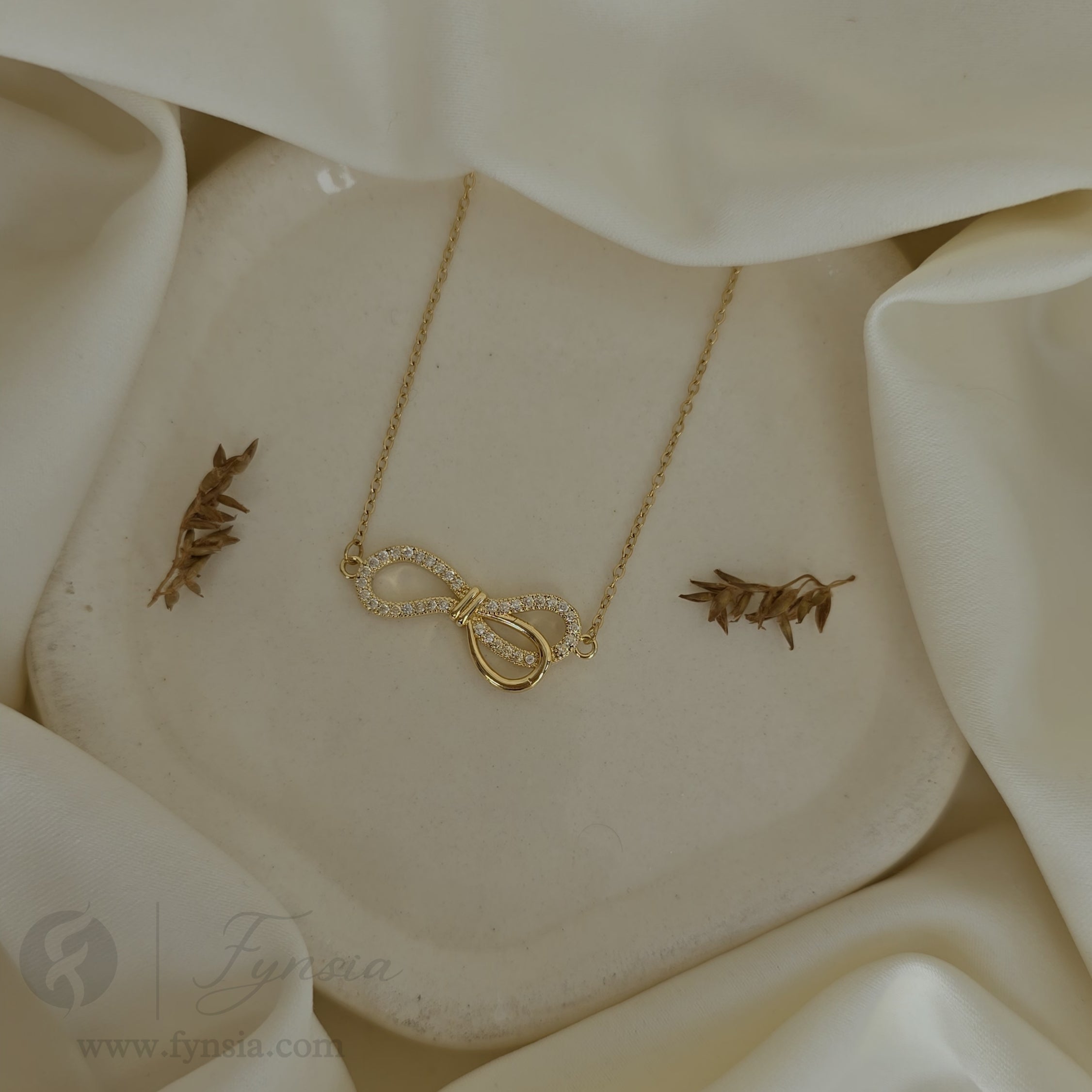 Maria Neckchain – 18K Gold Tone Stainless Steel | Fynsia