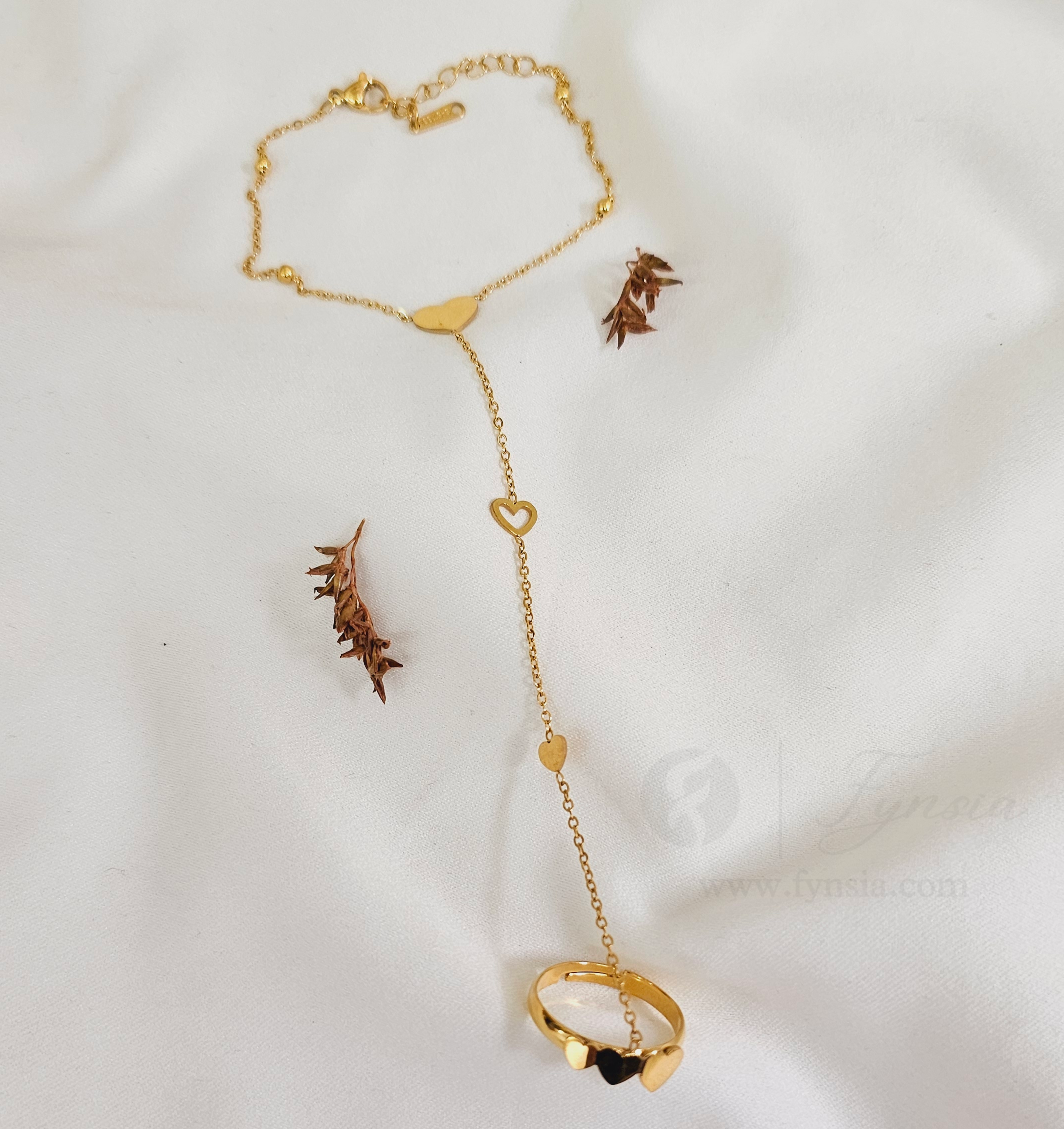Juliet Golden Handcuff - Anti-Tarnish | Fynsia