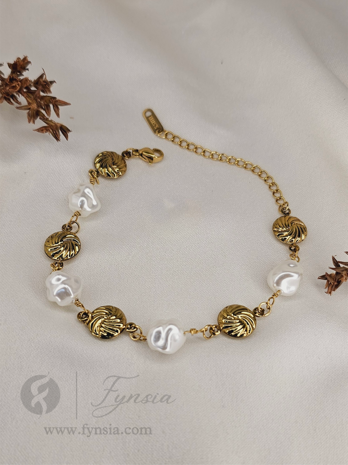 Arooj Golden Stainless Steel Adjustable Bracelet - Anti Tarnish | Fynsia