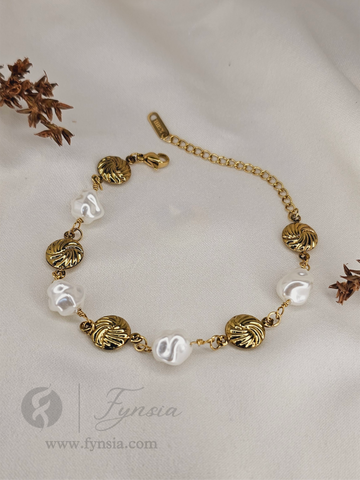 Arooj Golden Stainless Steel Adjustable Bracelet - Anti Tarnish | Fynsia