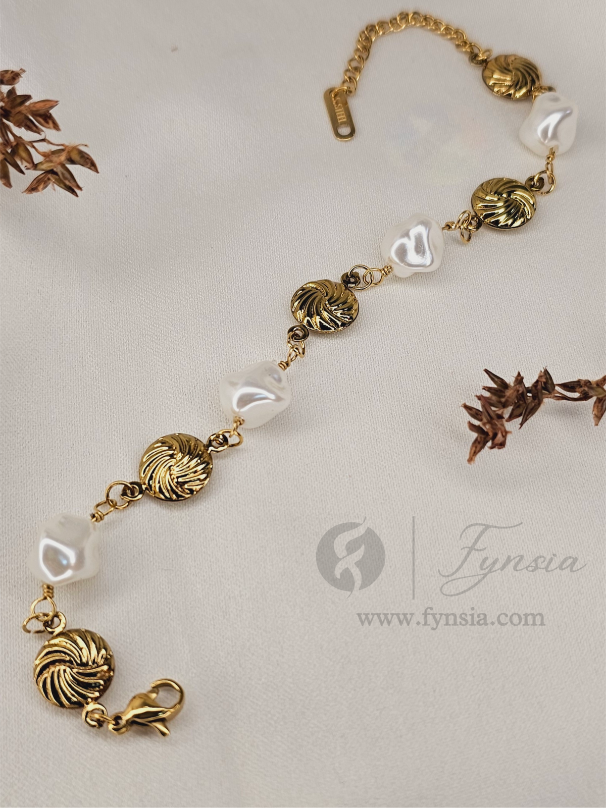 Arooj Golden Stainless Steel Adjustable Bracelet - Anti Tarnish | Fynsia