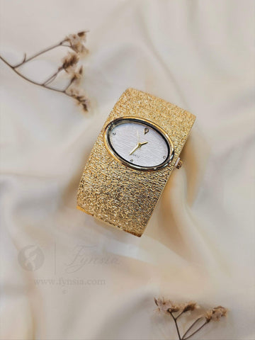 Amravati Golden Royale White Dial Metal Openable Women's Watch | Fynsia