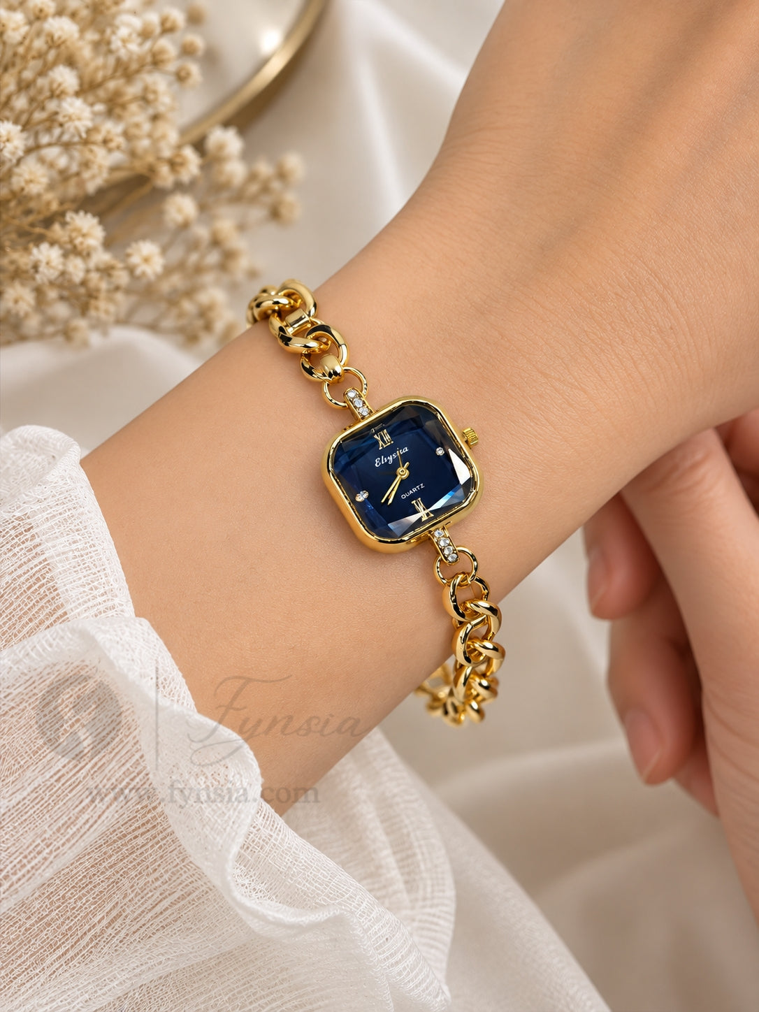 Zuby Golden Black Dial Chain Belt Women's Watch | Fynsia