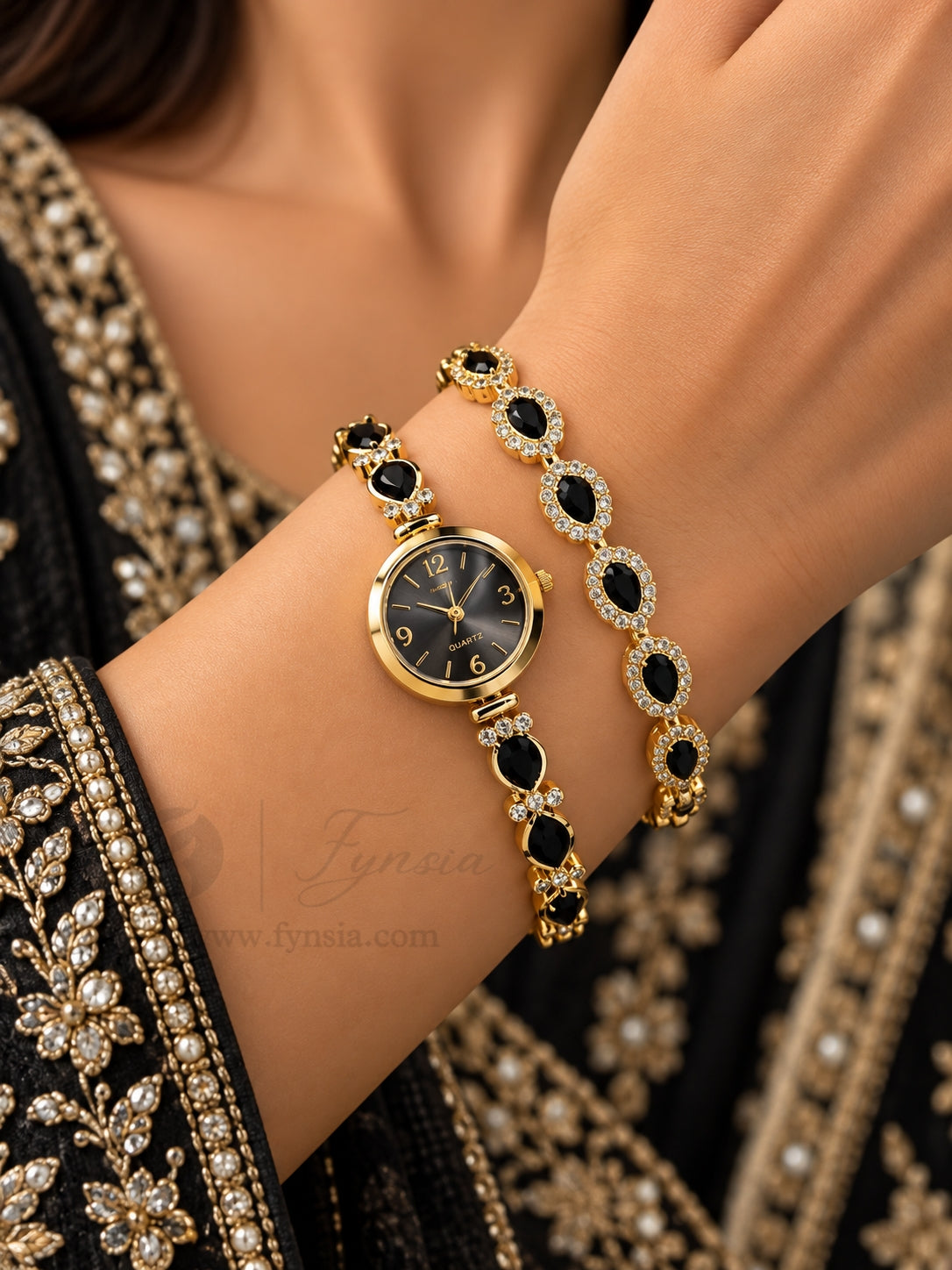 Unnati Golden Black Round Dial Metal Belt Women's Watch With Bracelet| Fynsia