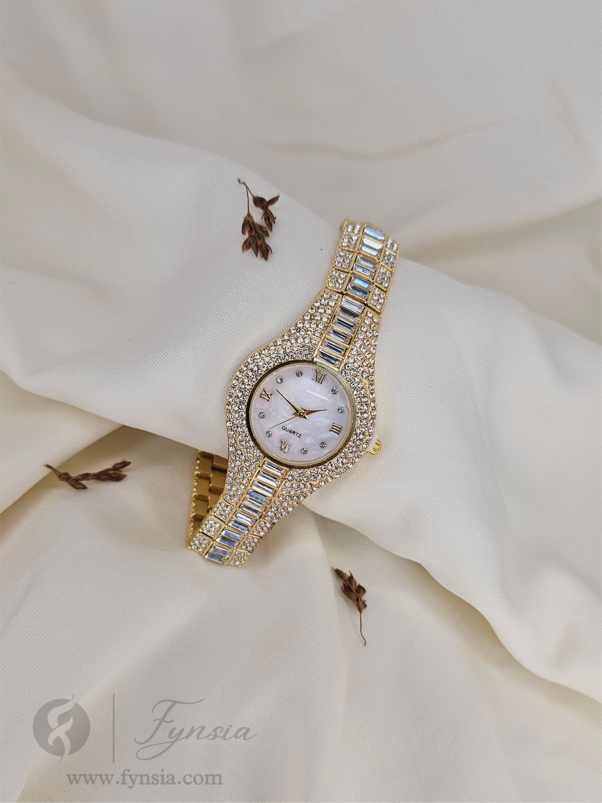 Saiksha Diamond Golden Round Dial Metal Belt Women's Watch | Fynsia