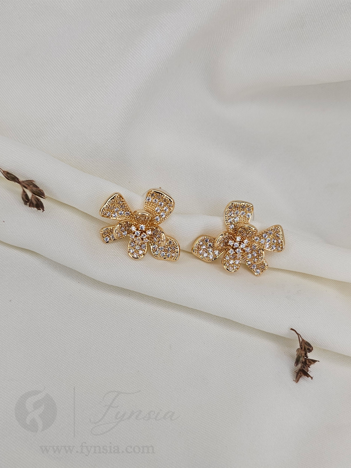 Alfiya Zirconia Diamond Golden Tone Pendant Chain Set With Earrings | Fynsia