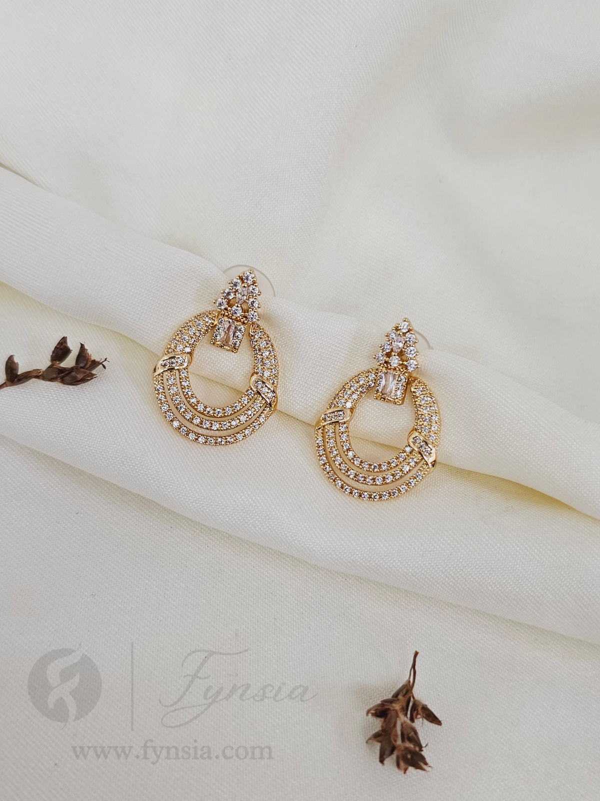 Arha Zirconia Diamond Golden Tone Pendant Chain Set With Earrings | Fynsia