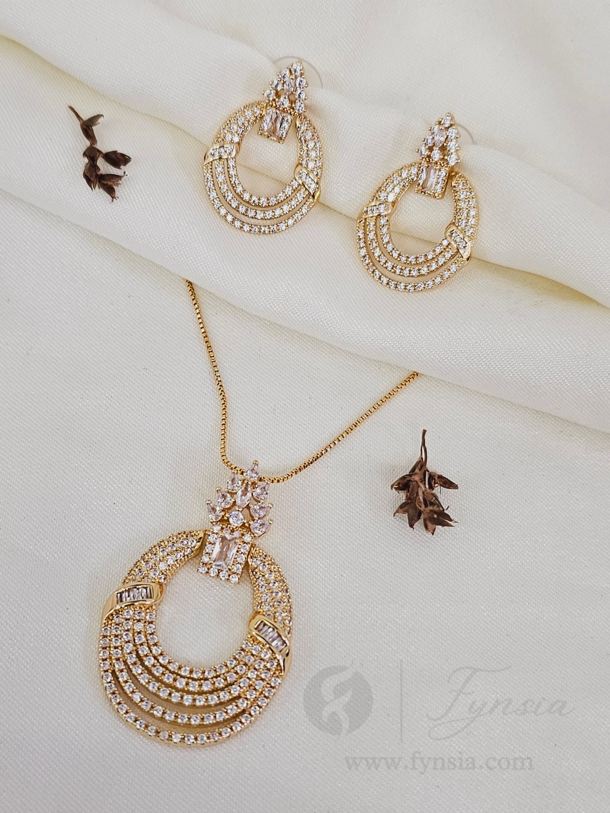 Arha Zirconia Diamond Golden Tone Pendant Chain Set With Earrings | Fynsia