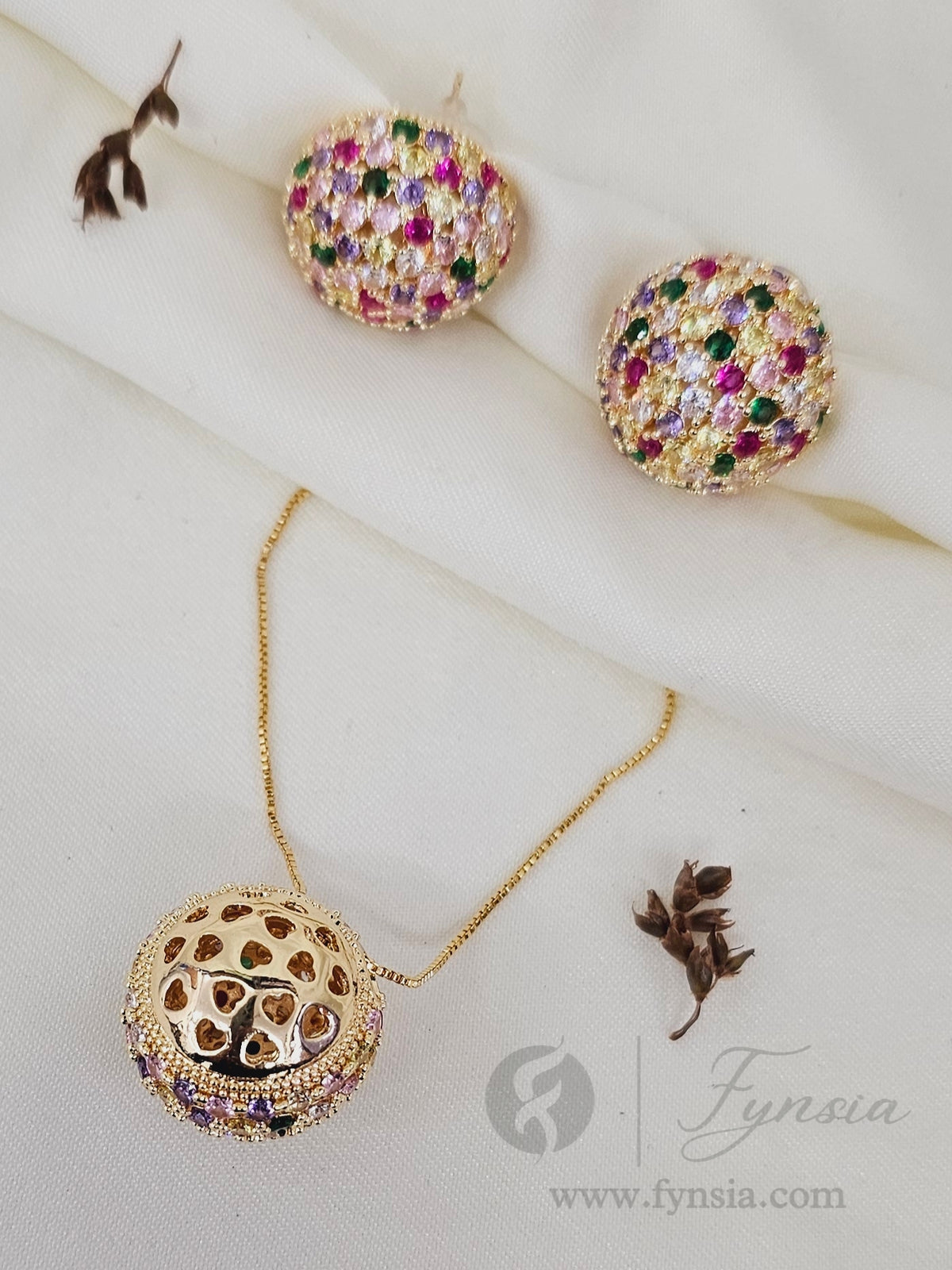 Bilkis Zirconia Multi Diamond Golden Tone Pendant Chain Set With Earrings | Fynsia