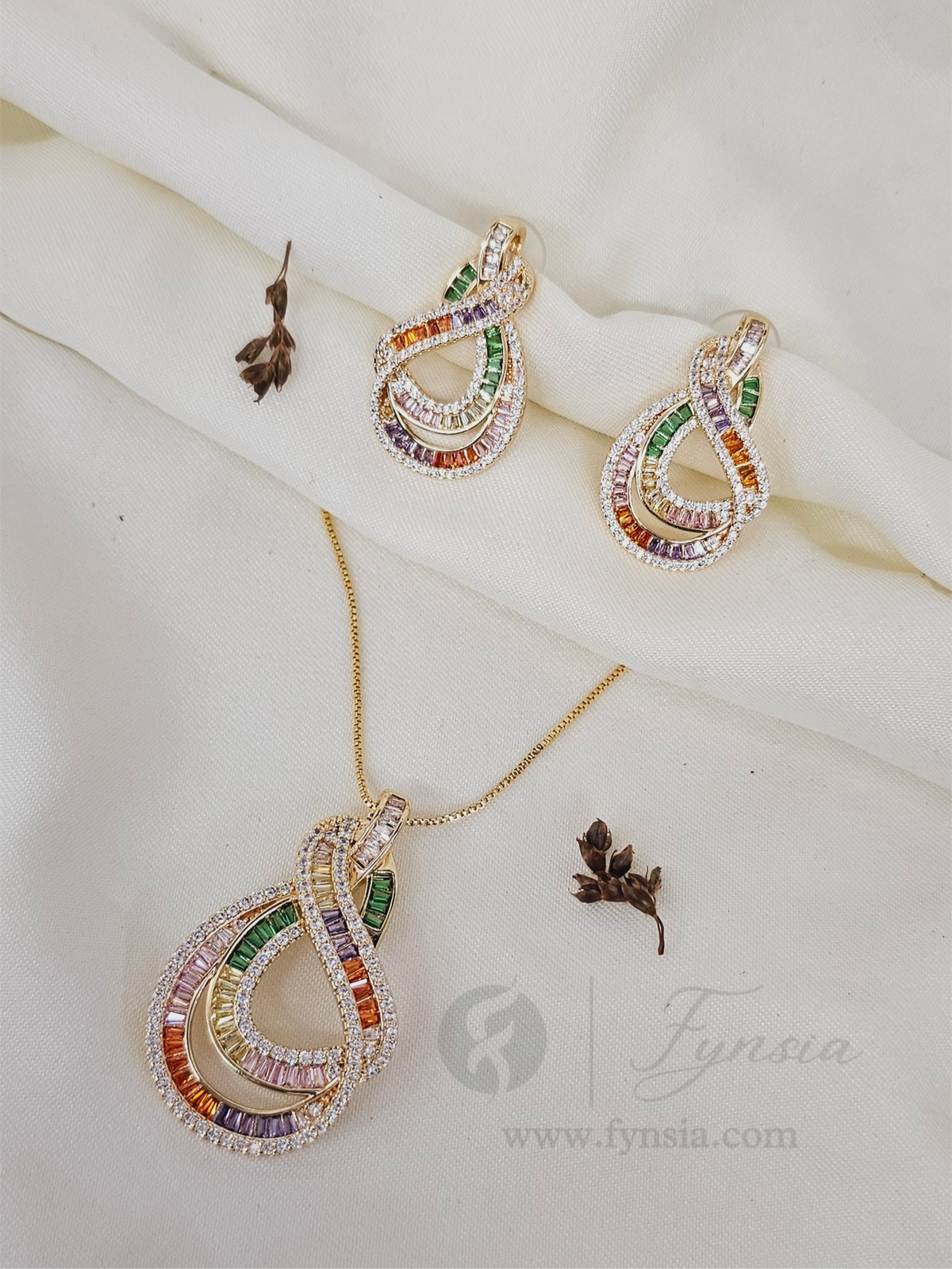 Sulekha Zirconia Diamond Golden Tone Pendant Chain Set With Earrings | Fynsia