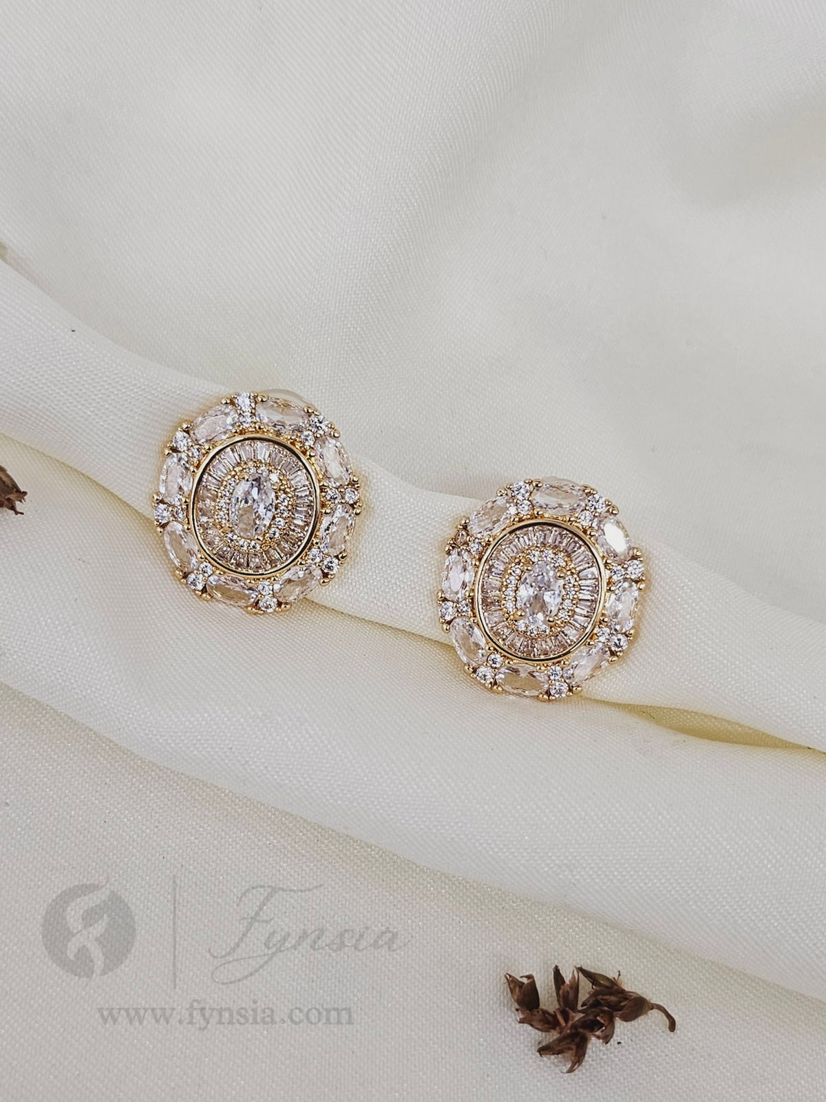 Maria Zirconia Diamond Golden Tone Pendant Chain Set With Earrings | Fynsia