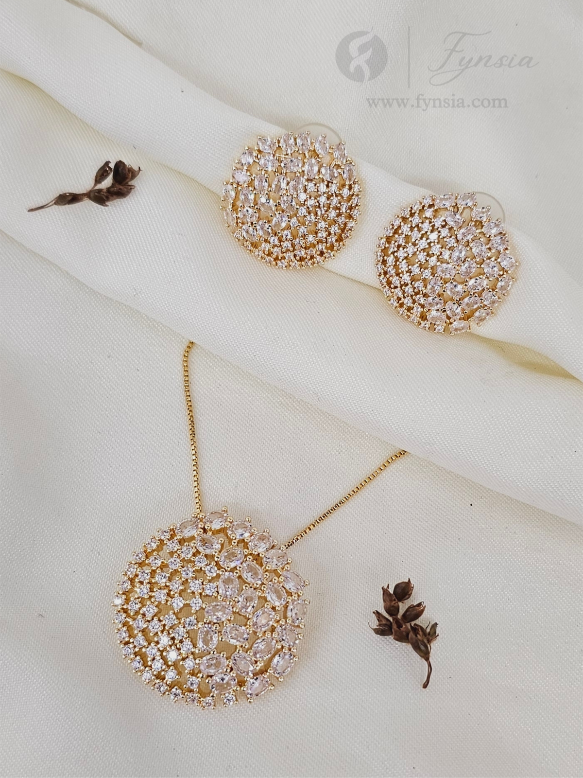 Mahenoor Zirconia Diamond Golden Tone Pendant Chain Set With Earrings | Fynsia