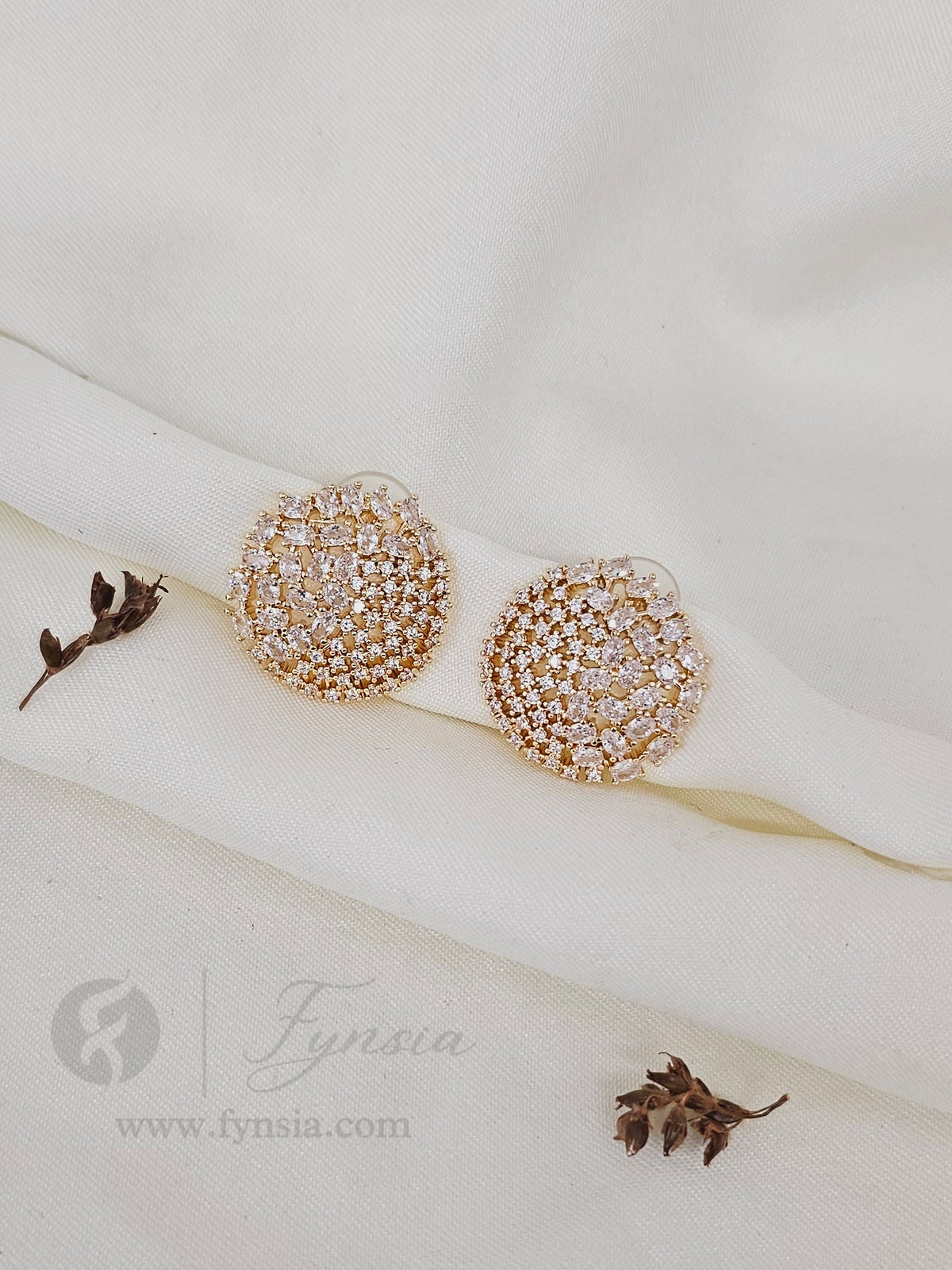 Mahenoor Zirconia Diamond Golden Tone Pendant Chain Set With Earrings | Fynsia
