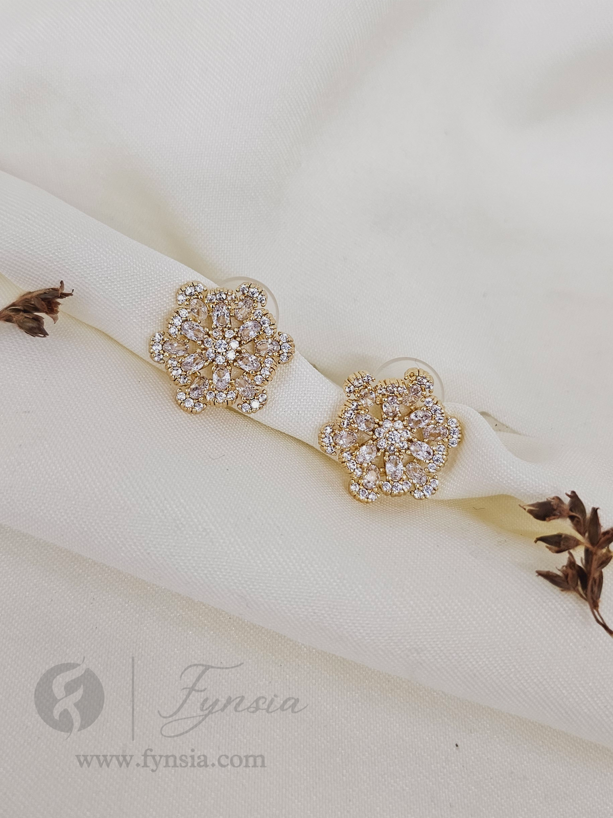 Mohini Zirconia Diamond Golden Tone Pendant Chain Set With Earrings | Fynsia