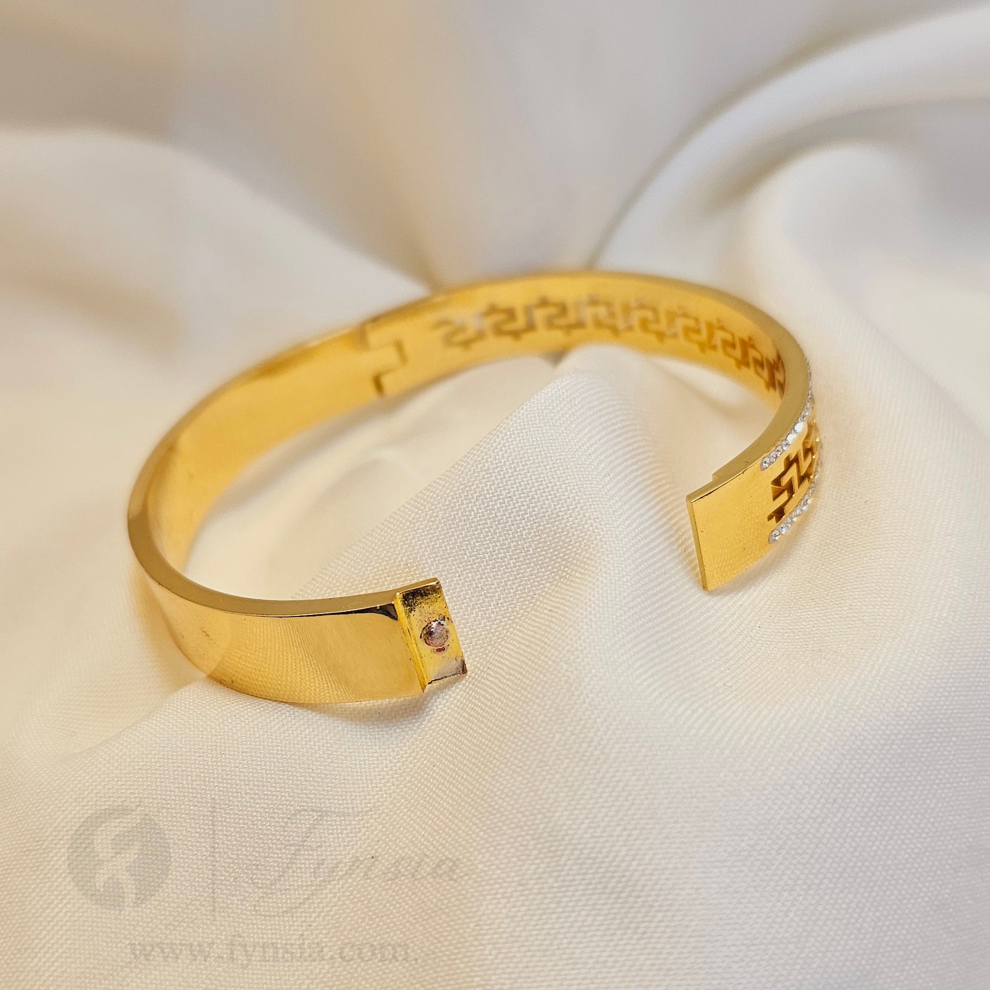 Minha Golden Anti Tarnish Kada – Stainless Steel Bracelet | Fynsia
