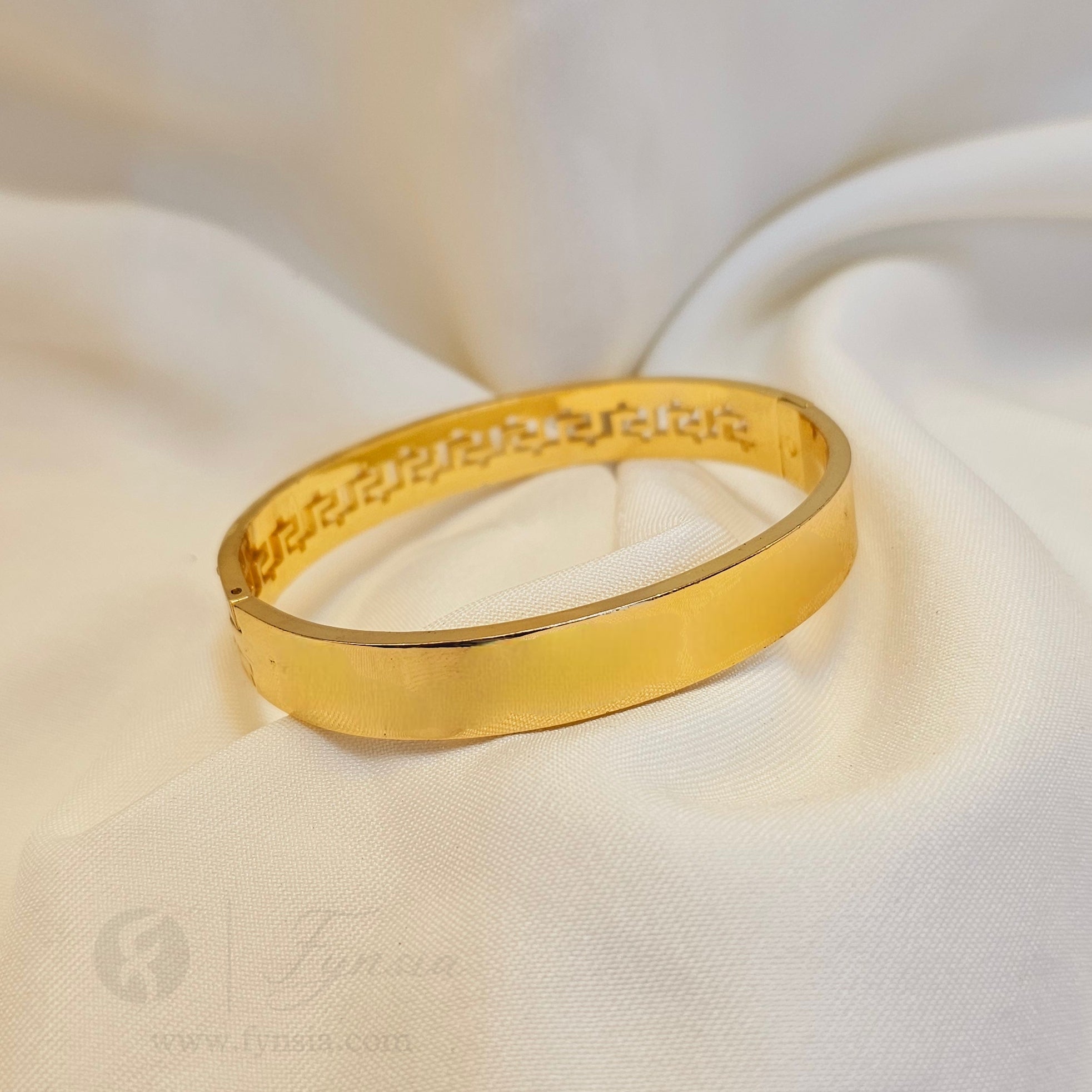 Minha Golden Anti Tarnish Kada – Stainless Steel Bracelet | Fynsia