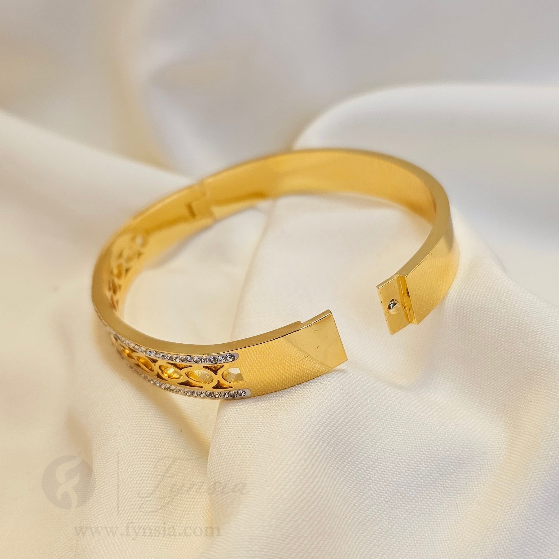 Rakul Golden Anti Tarnish Kada – Stainless Steel Bracelet | Fynsia