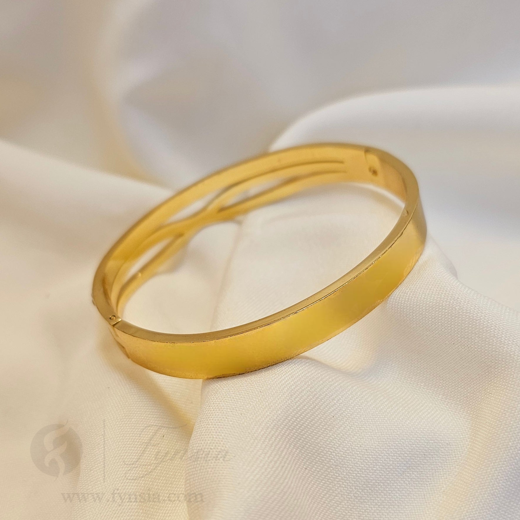 Reem Golden Anti Tarnish Kada – Stainless Steel Bracelet | Fynsia