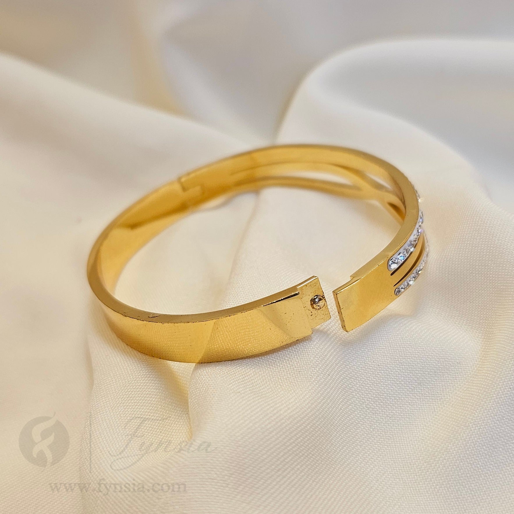 Reem Golden Anti Tarnish Kada – Stainless Steel Bracelet | Fynsia