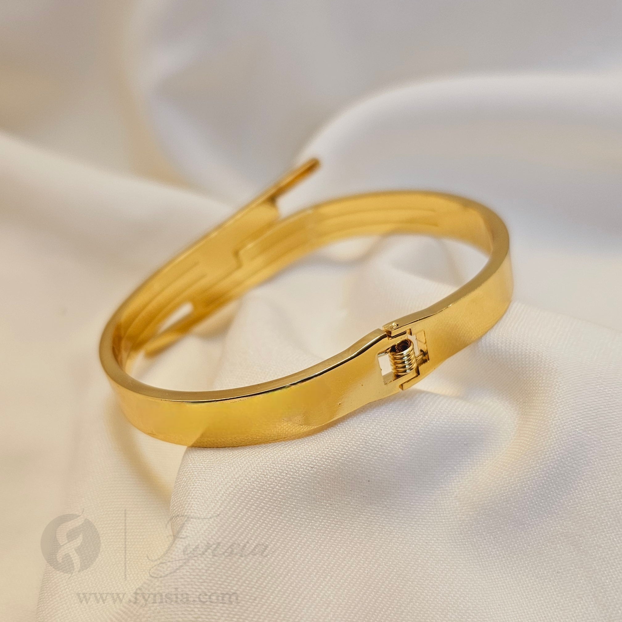 Esha Golden Anti Tarnish Kada – Stainless Steel Bracelet | Fynsia