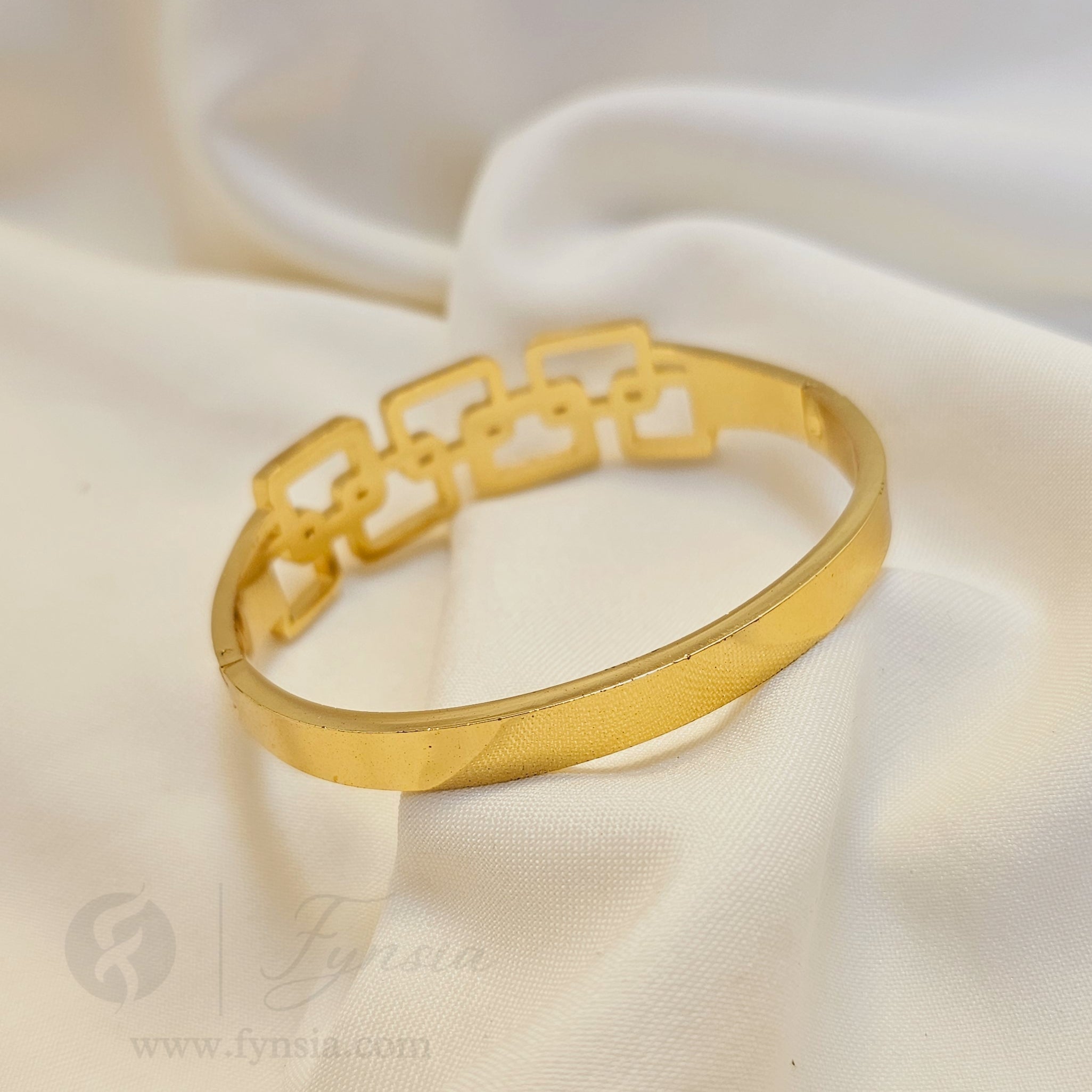 Yusra Golden Anti Tarnish Kada – Stainless Steel Bracelet | Fynsia