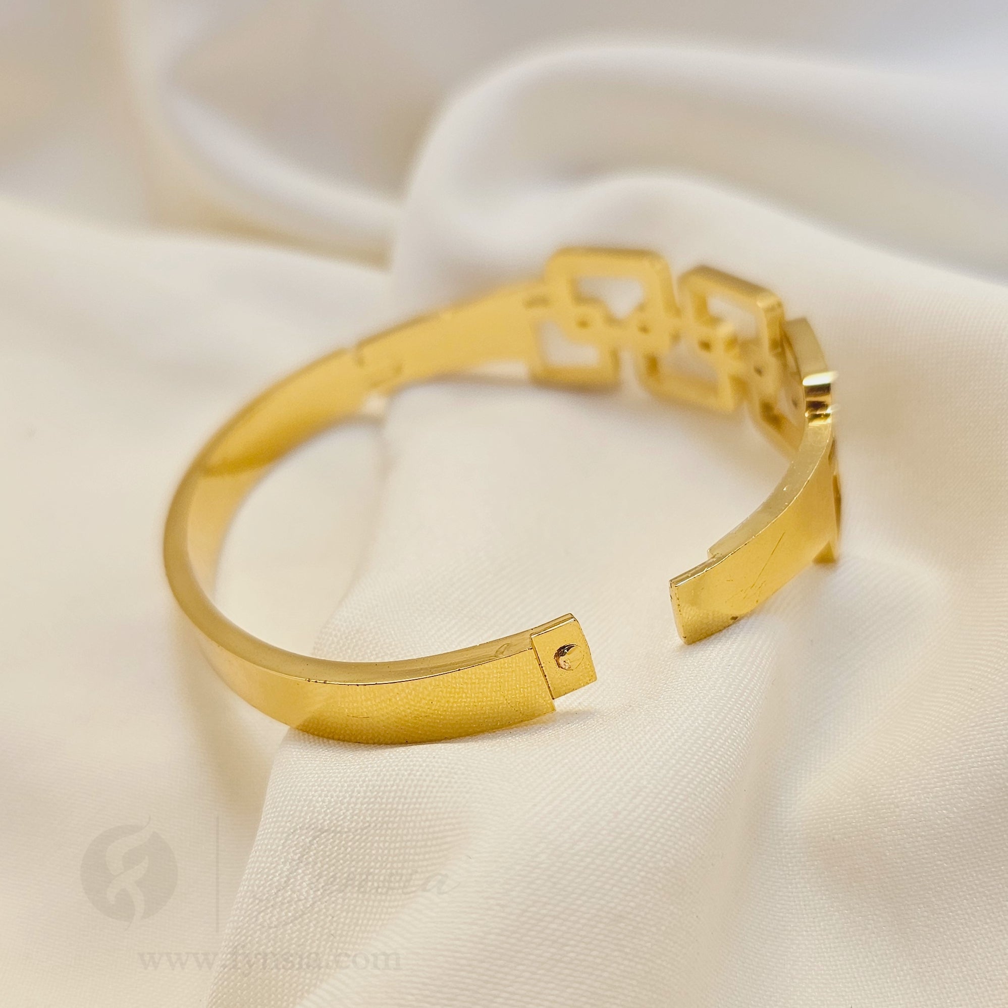 Yusra Golden Anti Tarnish Kada – Stainless Steel Bracelet | Fynsia