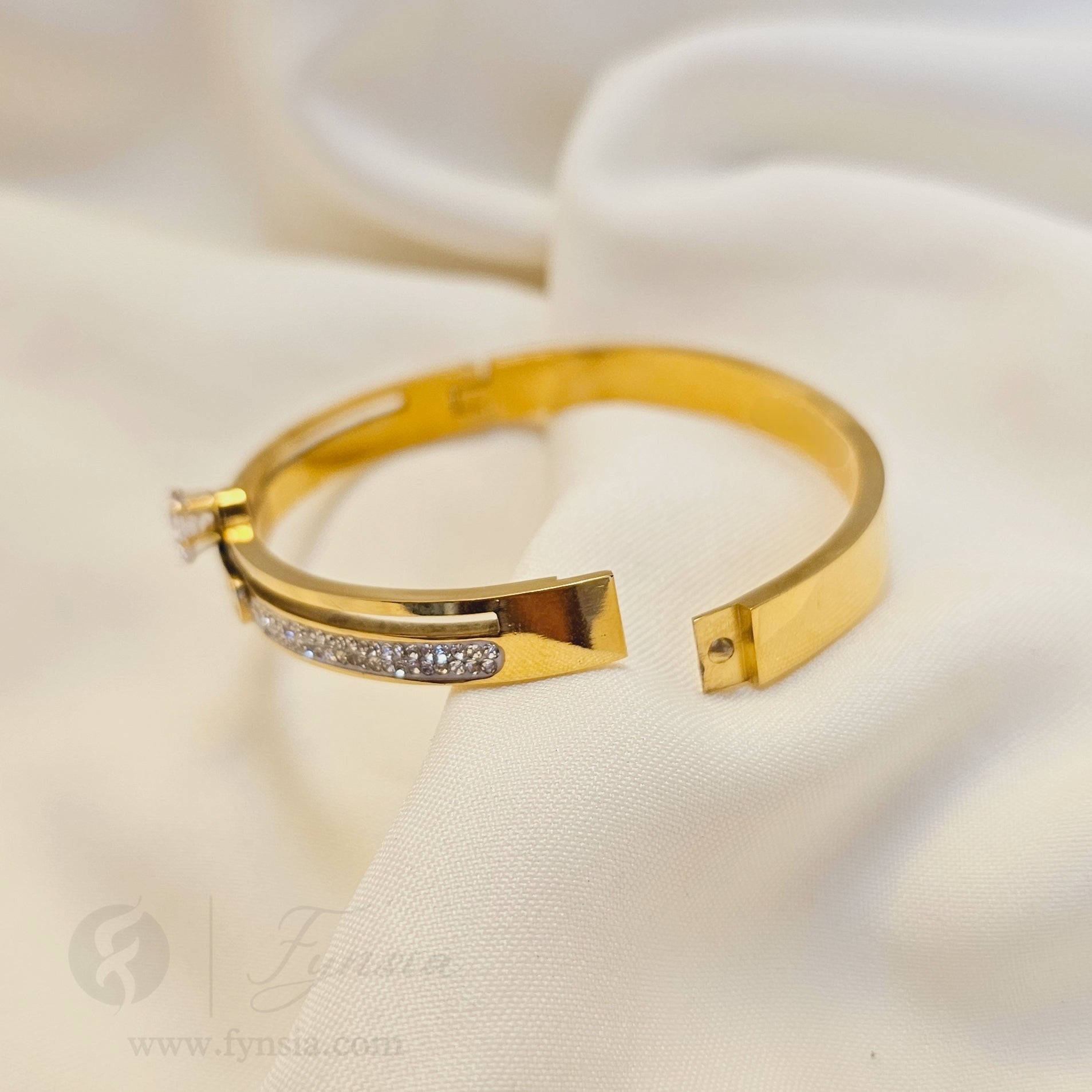 Palak Golden Anti Tarnish Kada – Stainless Steel Bracelet | Fynsia
