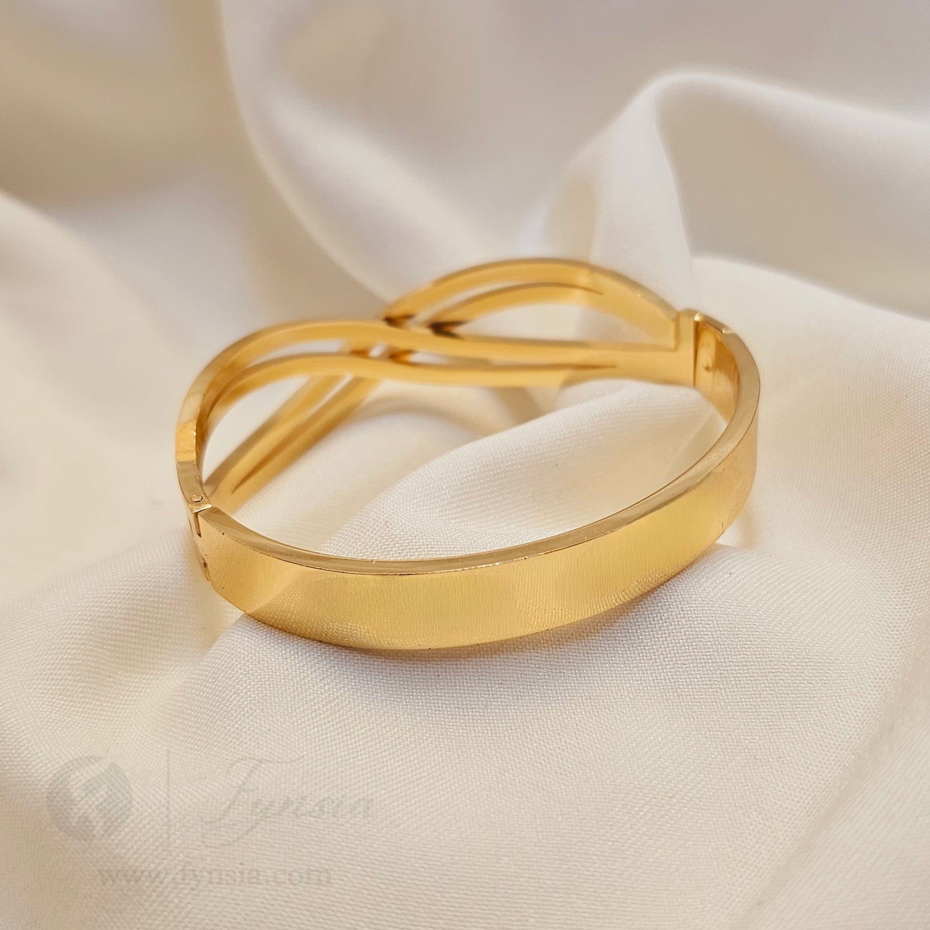 Vanya Golden Anti Tarnish Kada – Stainless Steel Bracelet | Fynsia