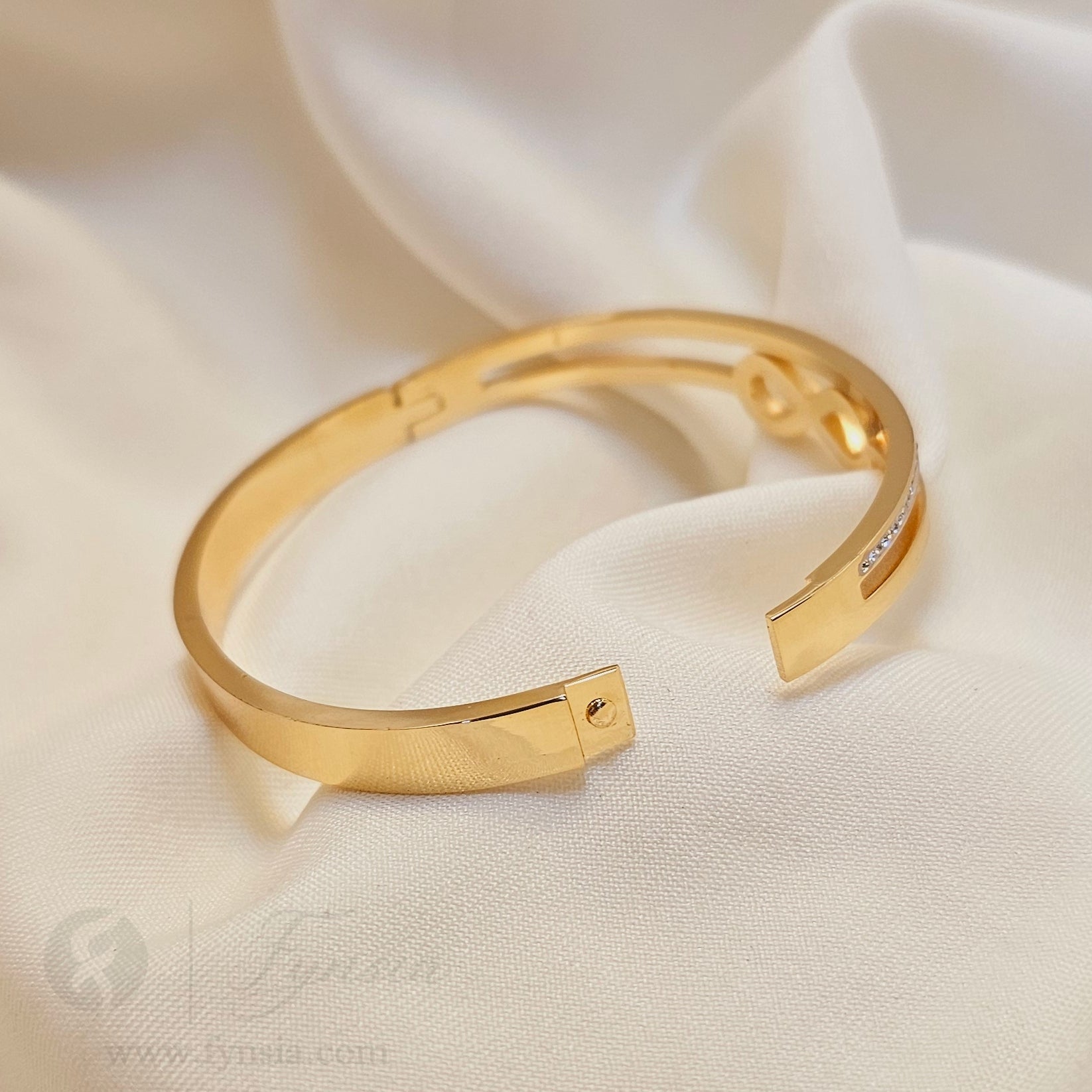 Avira Golden Anti Tarnish Kada – Stainless Steel Bracelet | Fynsia