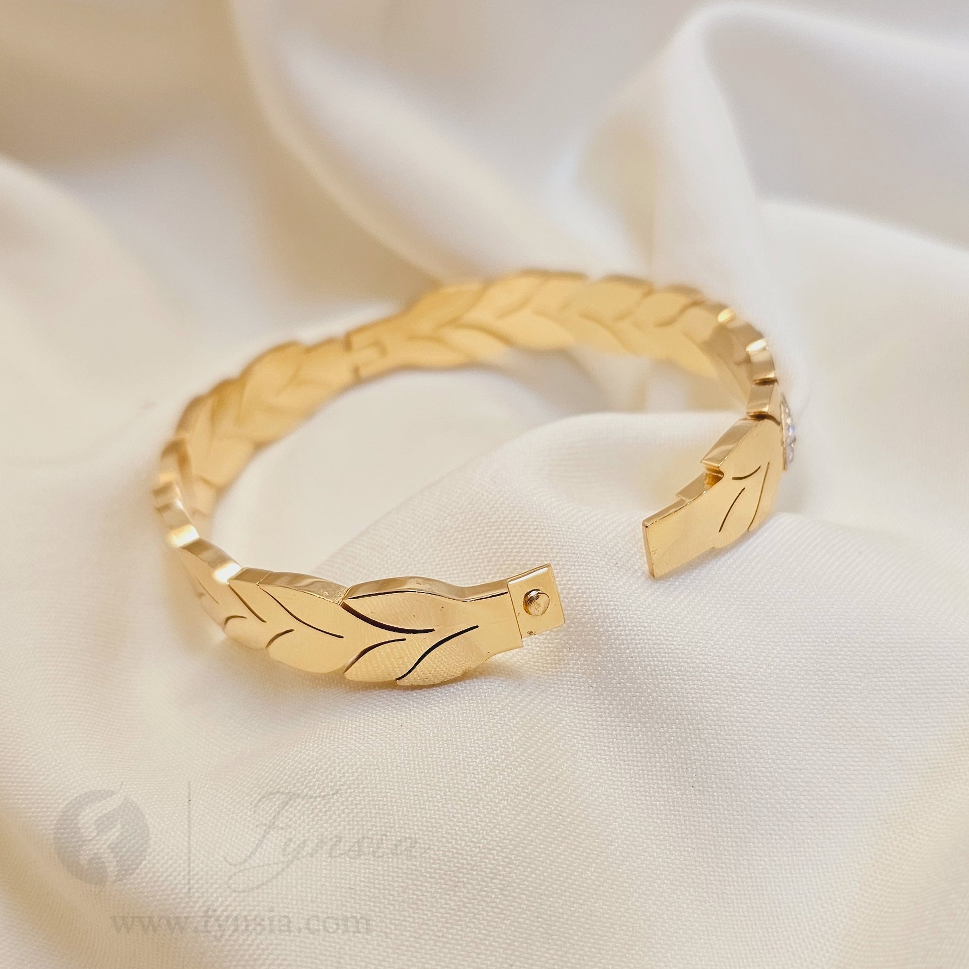 Asila Golden Anti Tarnish Kada – Stainless Steel Bracelet | Fynsia