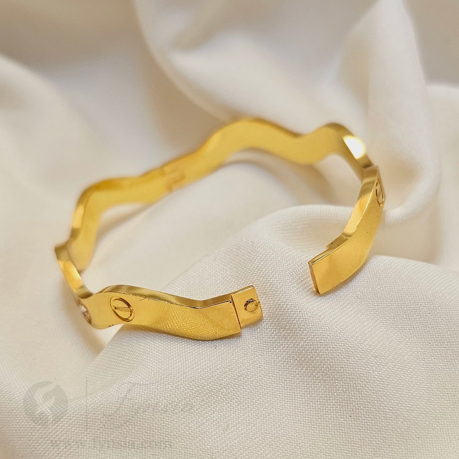 Areefa Golden Anti Tarnish Kada – Stainless Steel Bracelet | Fynsia