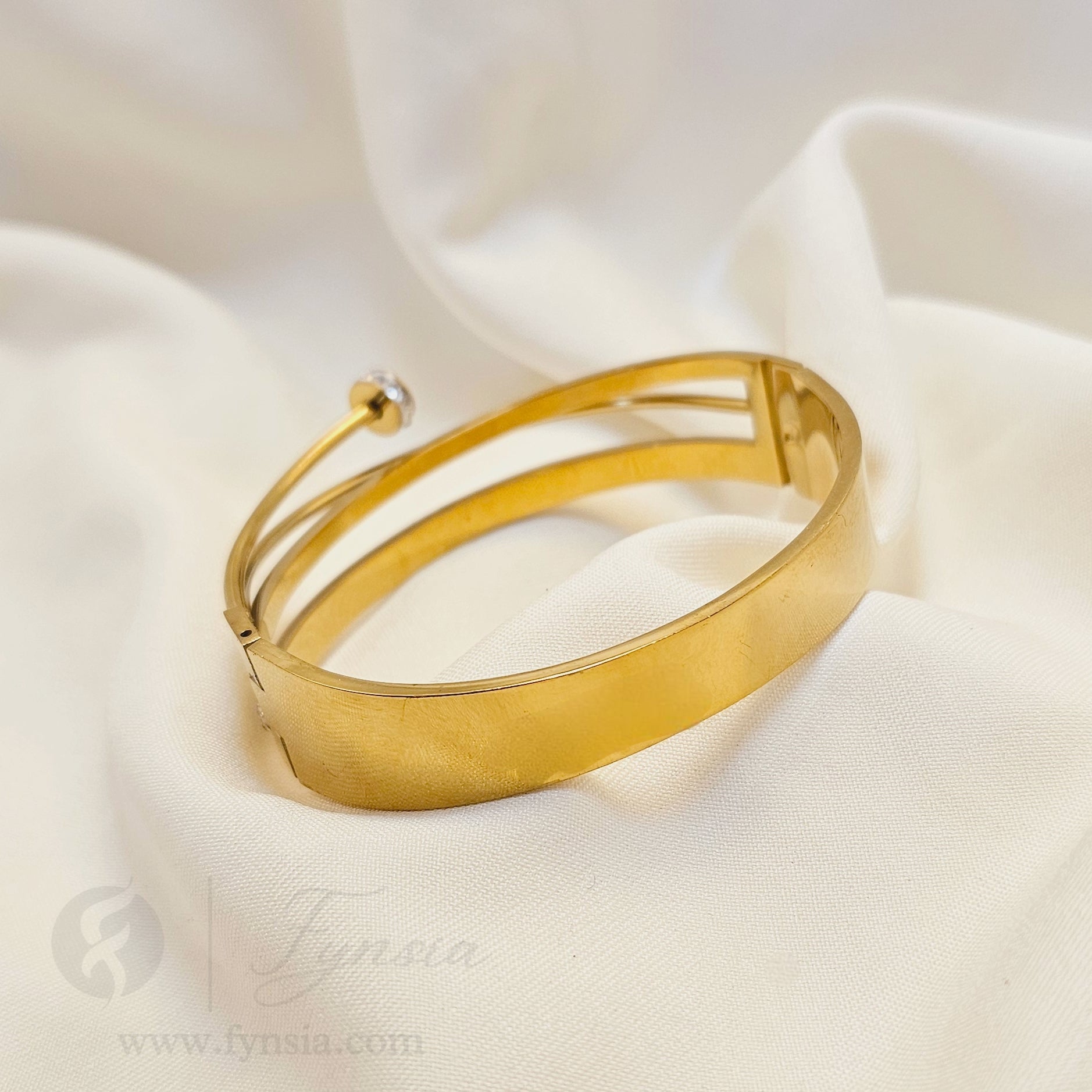Mehak Golden Anti Tarnish Kada – Stainless Steel Bracelet | Fynsia