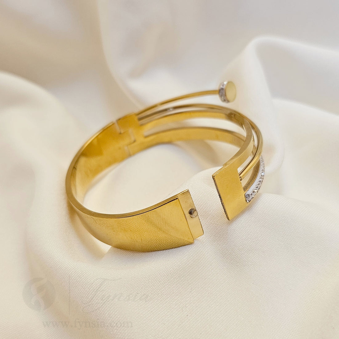 Mehak Golden Anti Tarnish Kada – Stainless Steel Bracelet | Fynsia