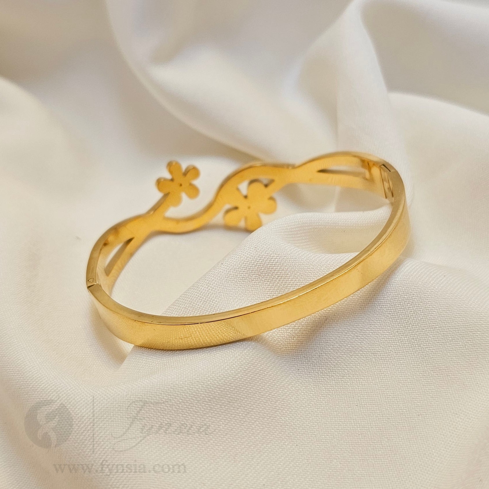 Rashmi Golden Anti Tarnish Kada – Stainless Steel Bracelet | Fynsia